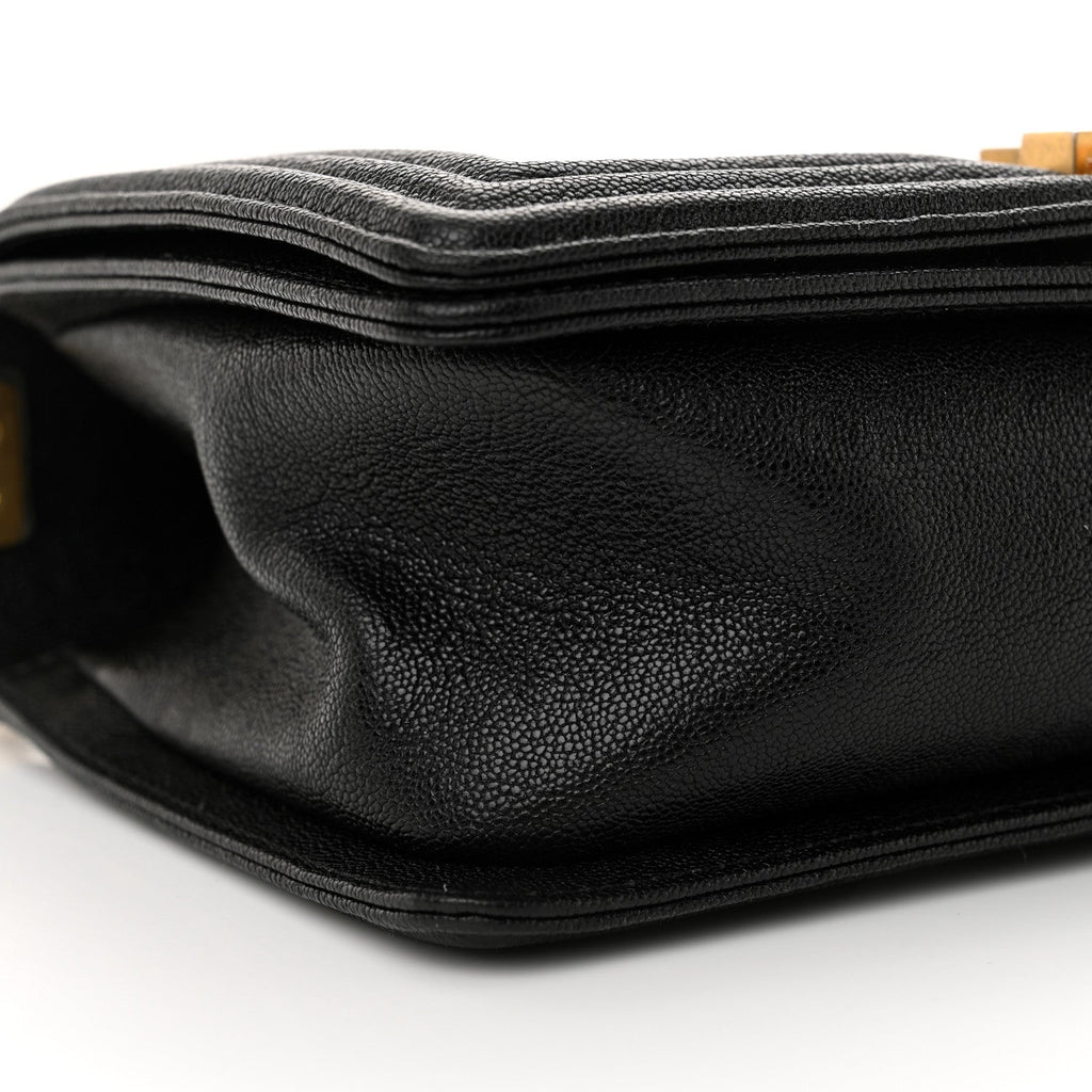 Caviar Chevron Quilted Medium Boy Flap Black