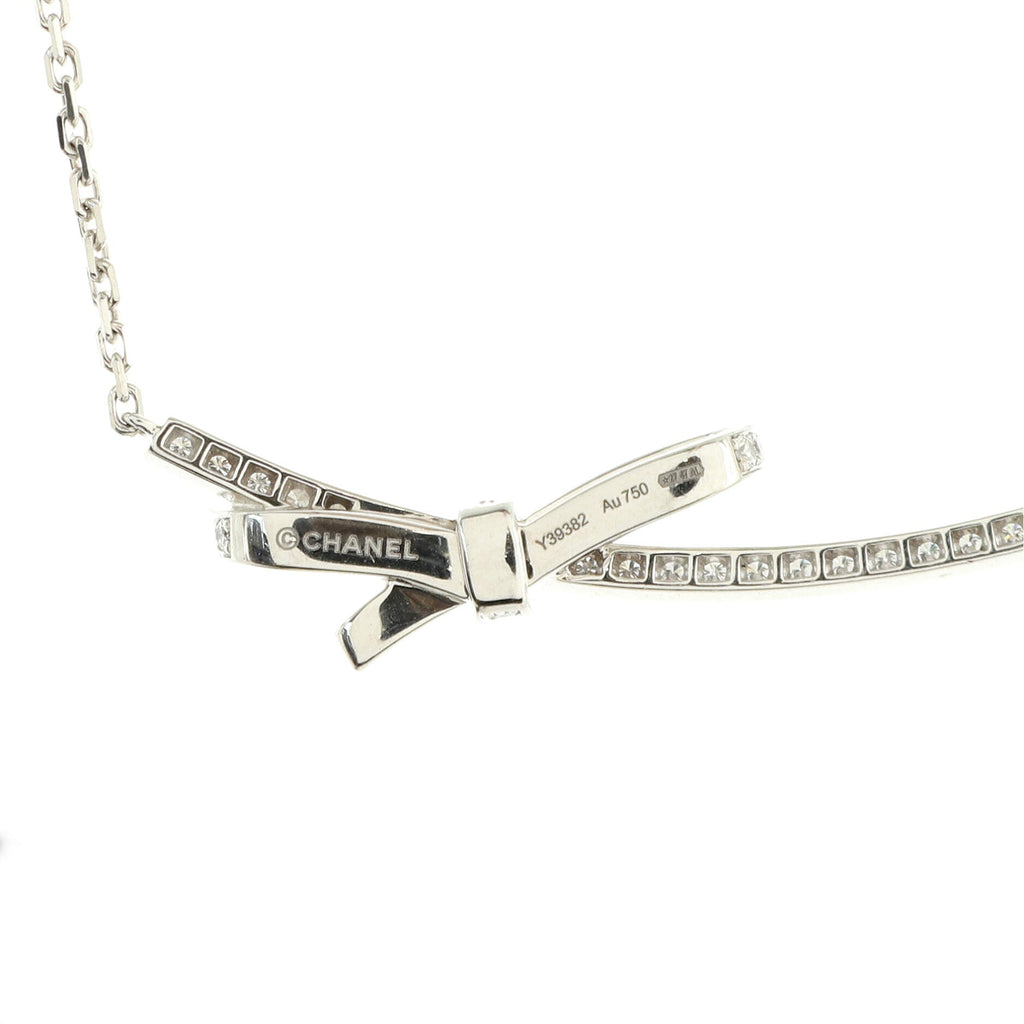 Ruban Pendant Necklace 18K White Gold and Diamonds