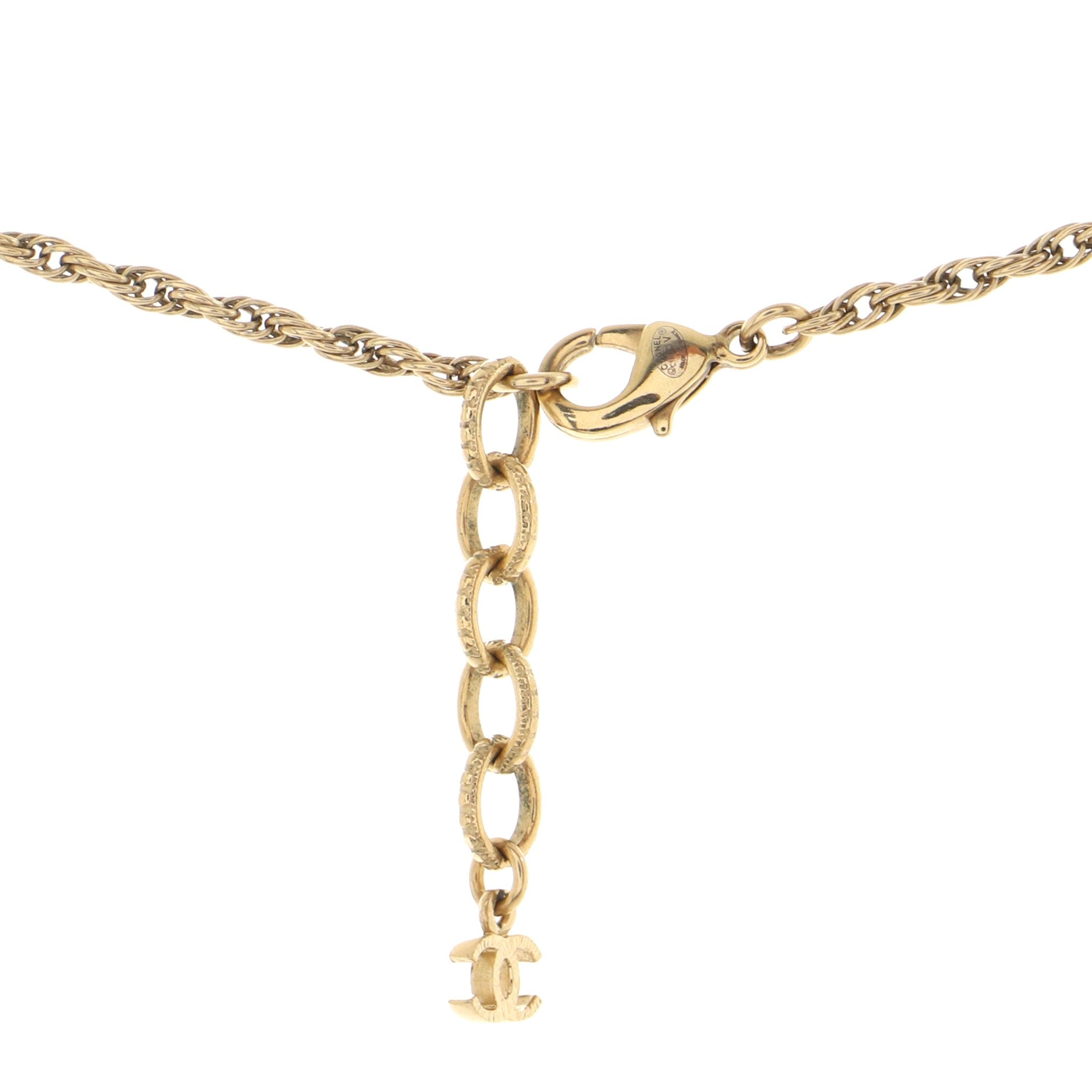 CC Round Pendant Necklace Metal with Faux Pearls