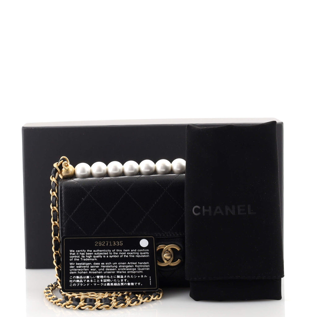 Chic Pearls Clutch with Chain Quilted Goatskin