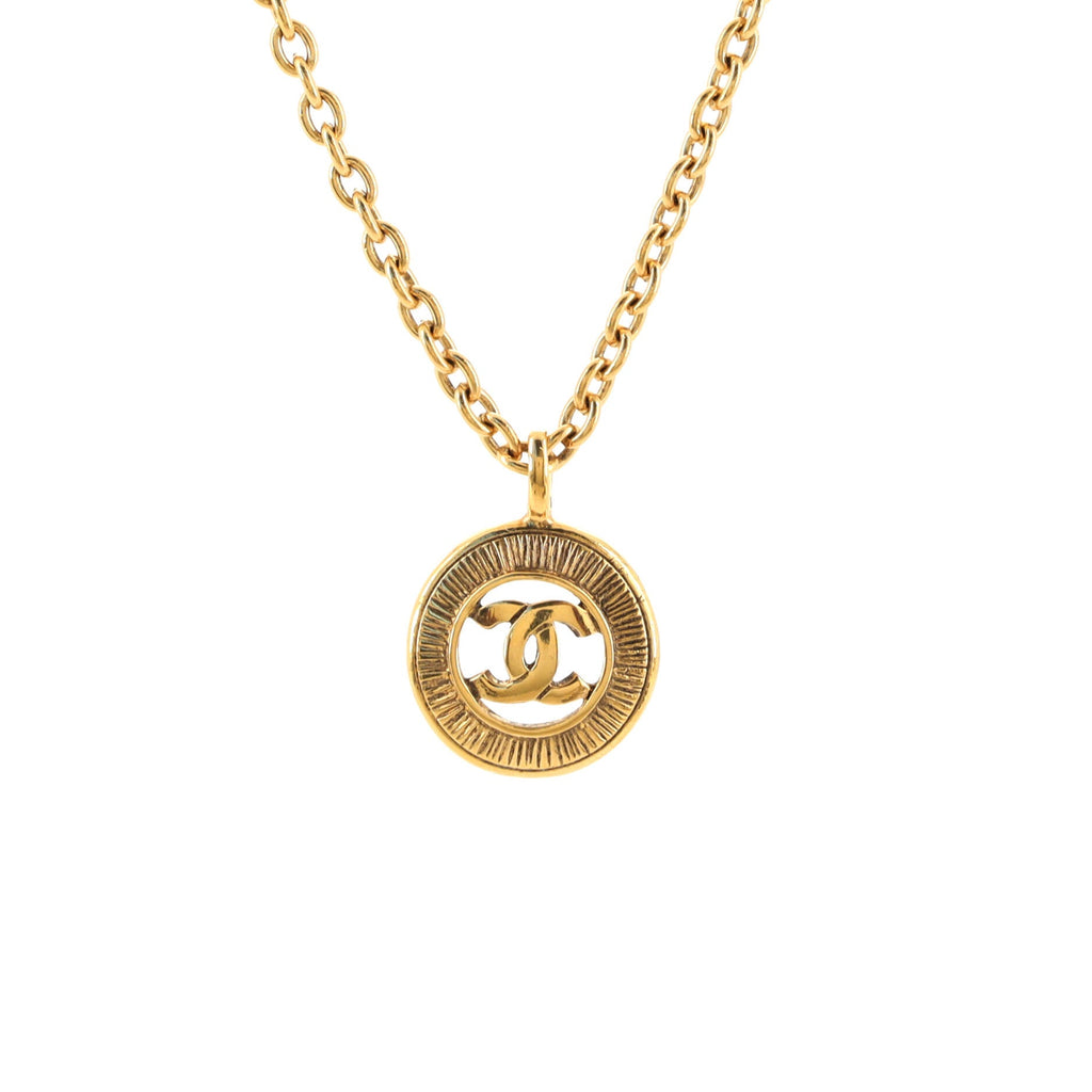Vintage CC Round Pendant Choker Necklace Metal
