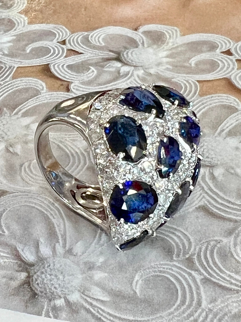 18K WHITE GOLD SAPPHIRE & DIAMONDS STATEMENT RING