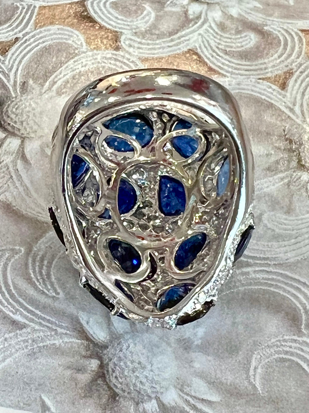 18K WHITE GOLD SAPPHIRE & DIAMONDS STATEMENT RING