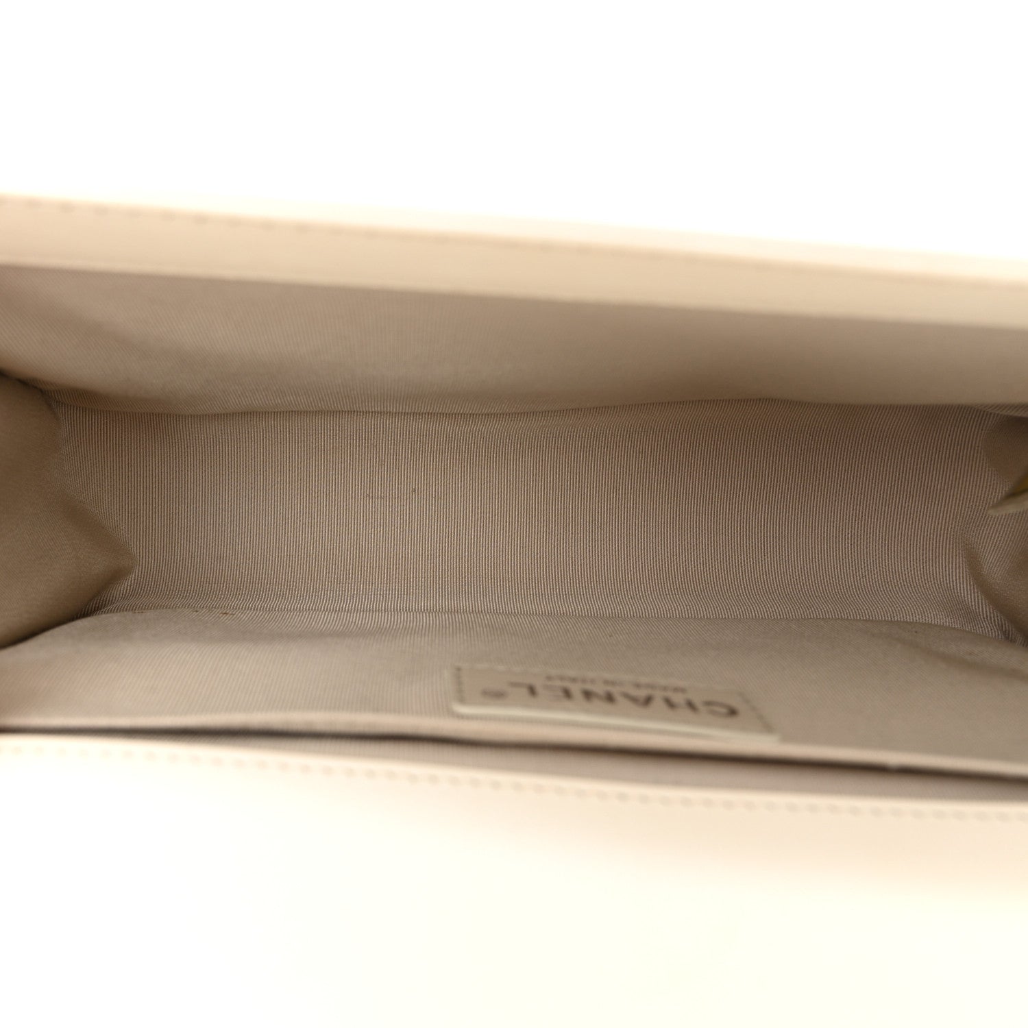 Lambskin Perforated Medium Boy Flap White
