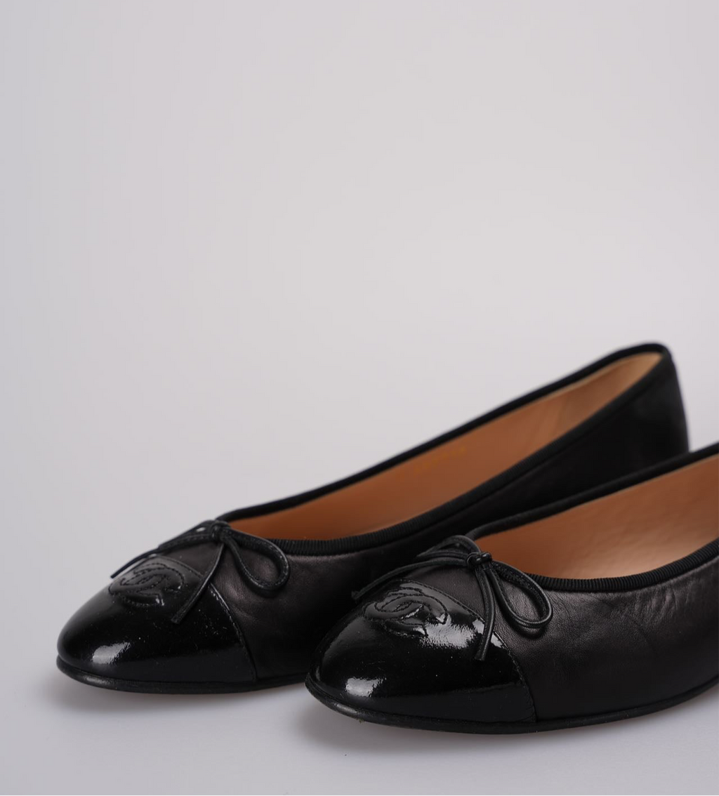 Chanel Ballet Flats in Black Leather Toe Size 40