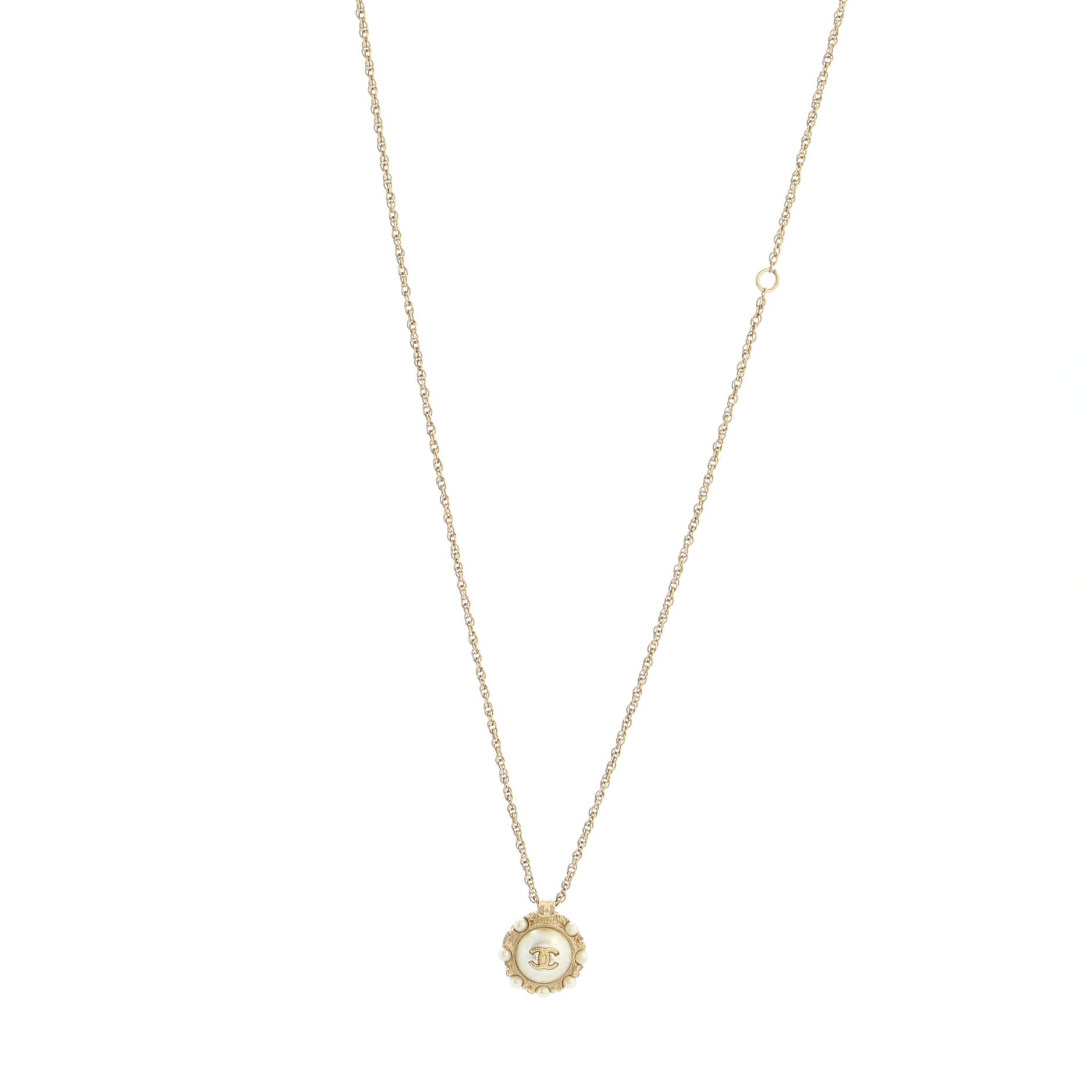 CC Round Pendant Necklace Metal with Faux Pearls