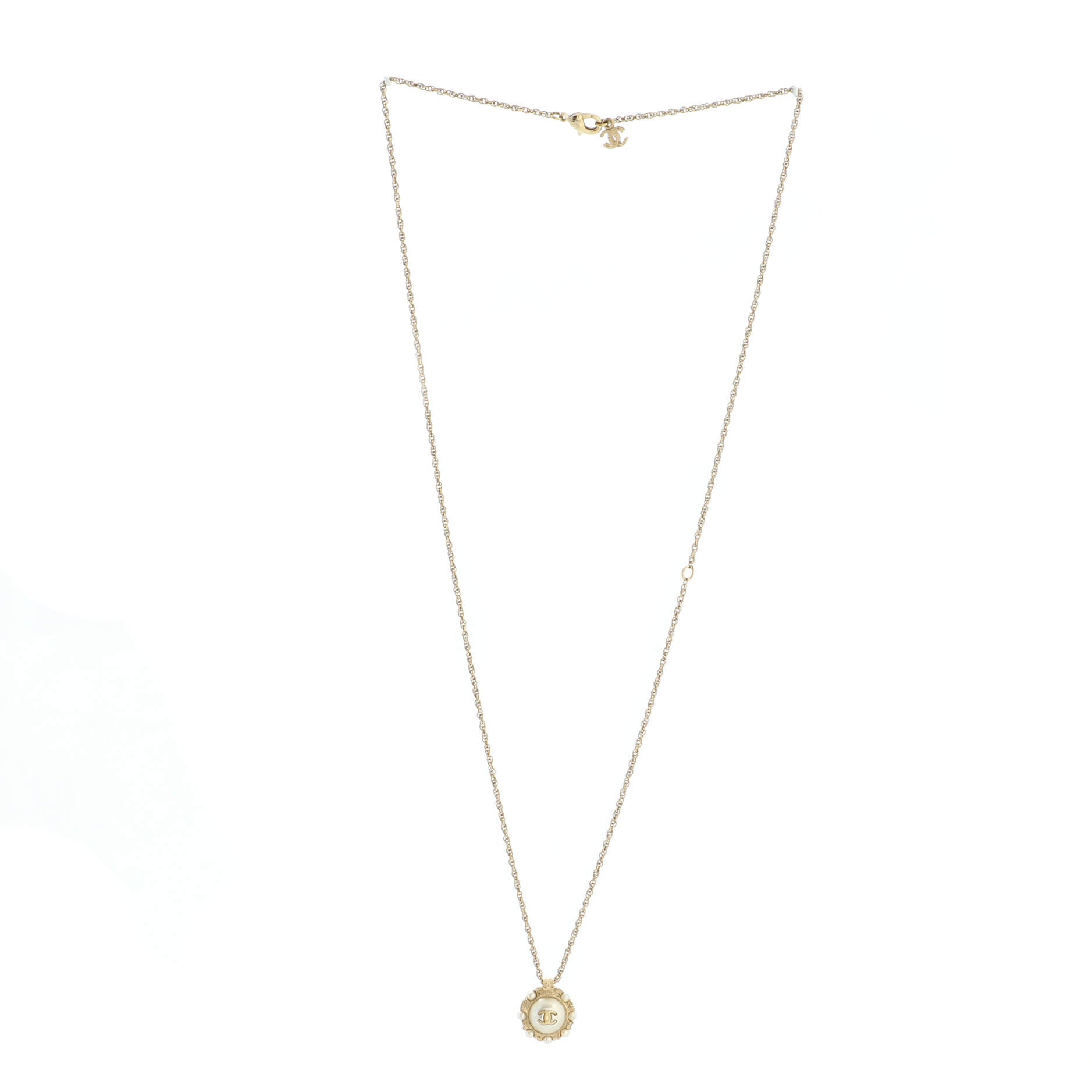CC Round Pendant Necklace Metal with Faux Pearls