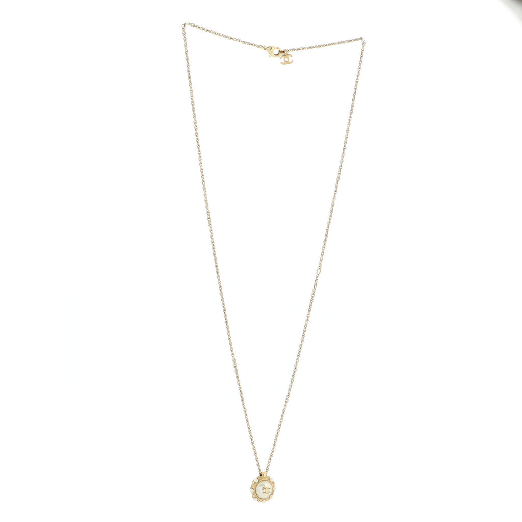 CC Round Pendant Necklace Metal with Faux Pearls