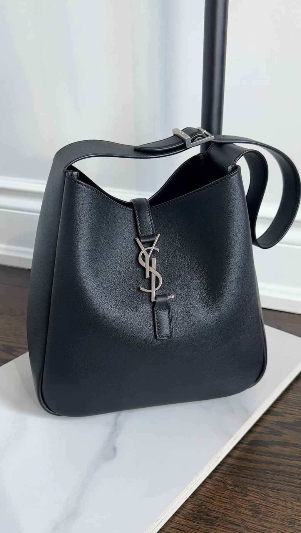 Saint Laurent Black Grained Leather Le 5 À 7 Supple Small Shoulder Hobo Bag