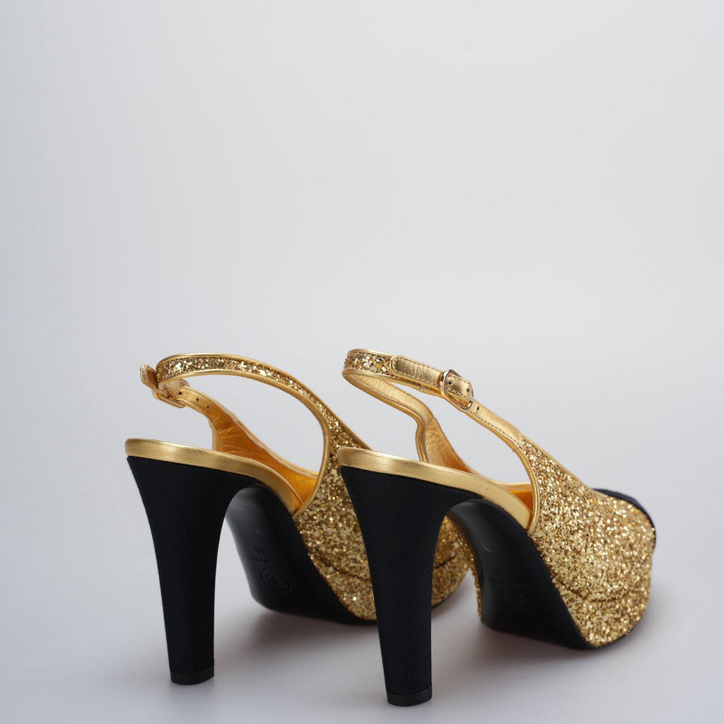 Chanel Grosgrain Cap Toe CC Slingback Pumps size 38 in Black and Gold