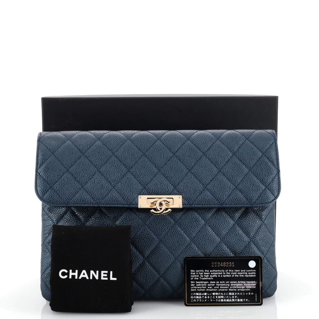 Golden Class O Case Clutch Quilted Caviar Medium