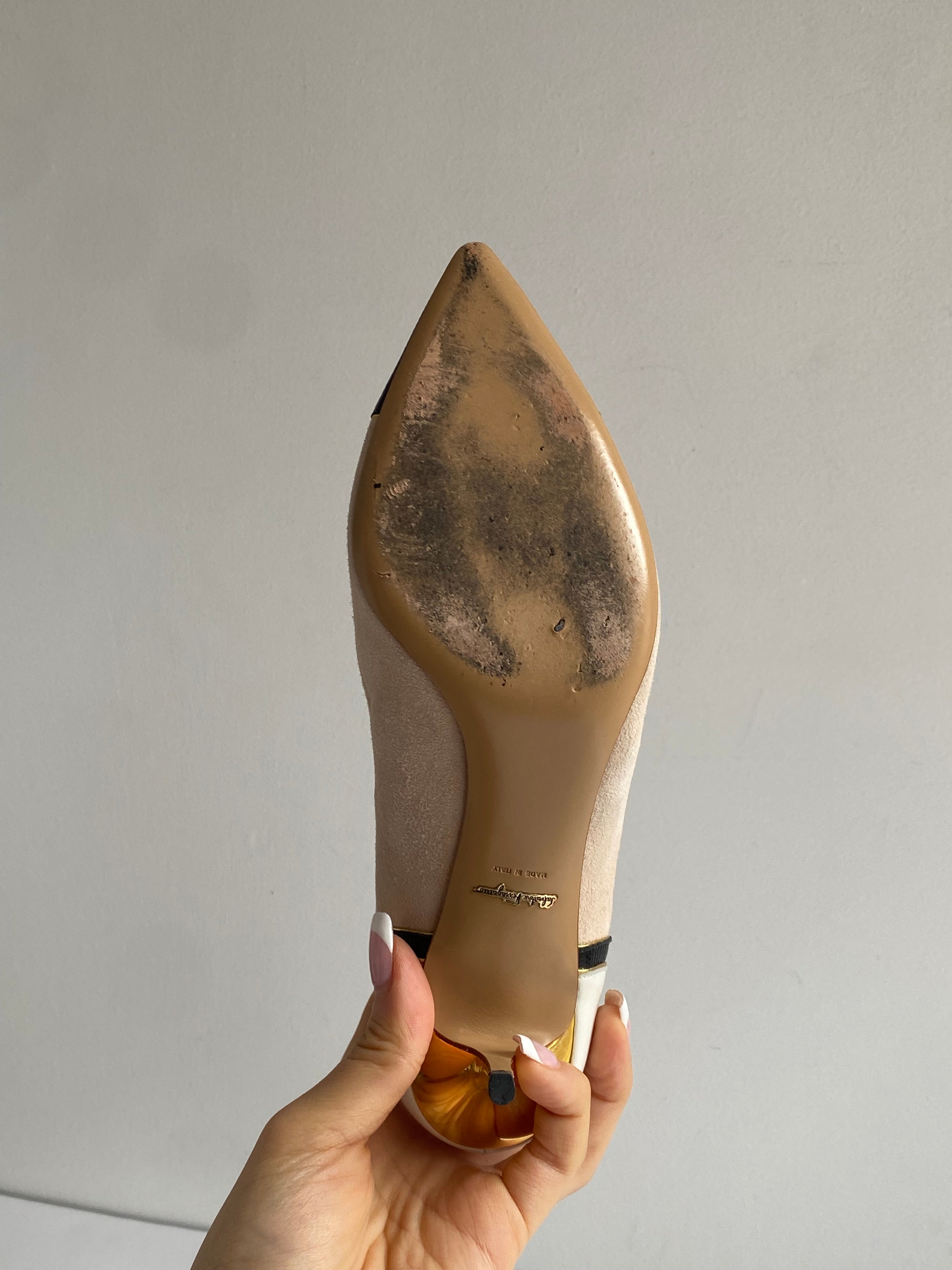 Ferragamo Beige Suede Pump - 9B
