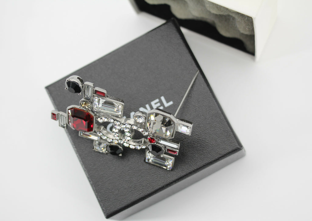 Chanel Vintage 05P Rhinestone Geometric Black And Red Silver Tone Brooch