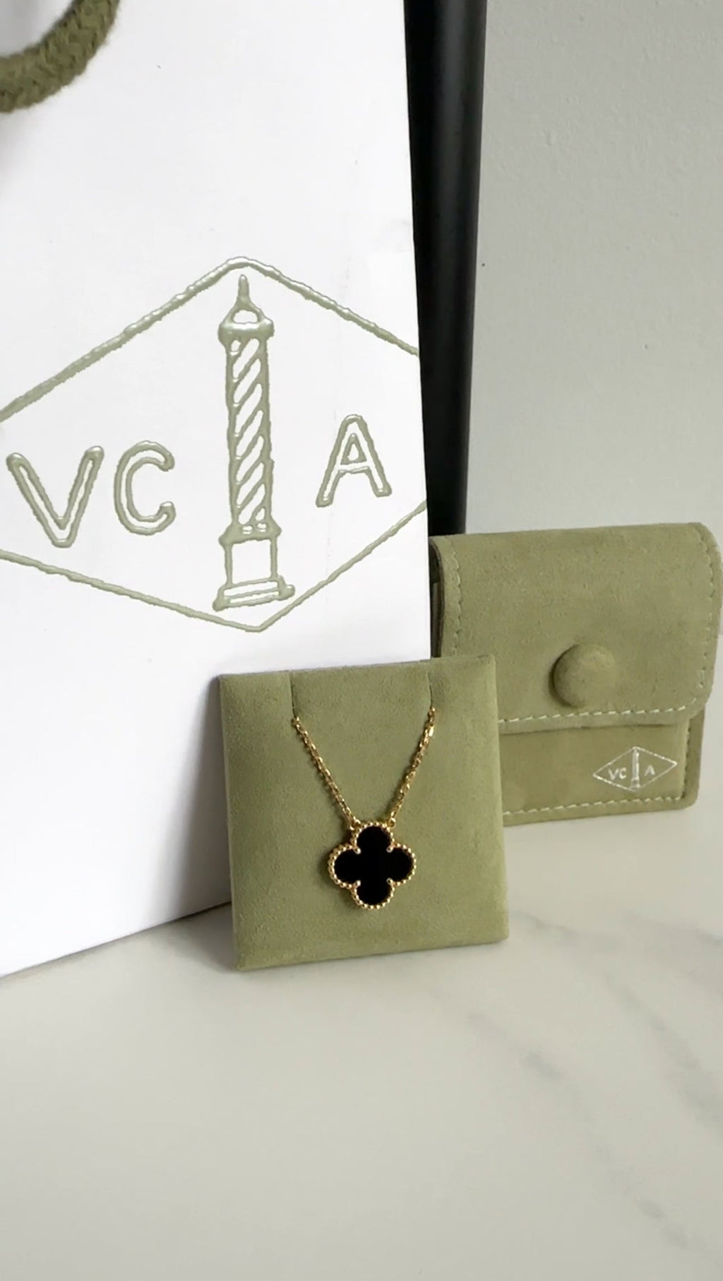 Van Cleef & Arpels 18k Yellow Gold Onyx Vintage Alhambra Pendant Necklace