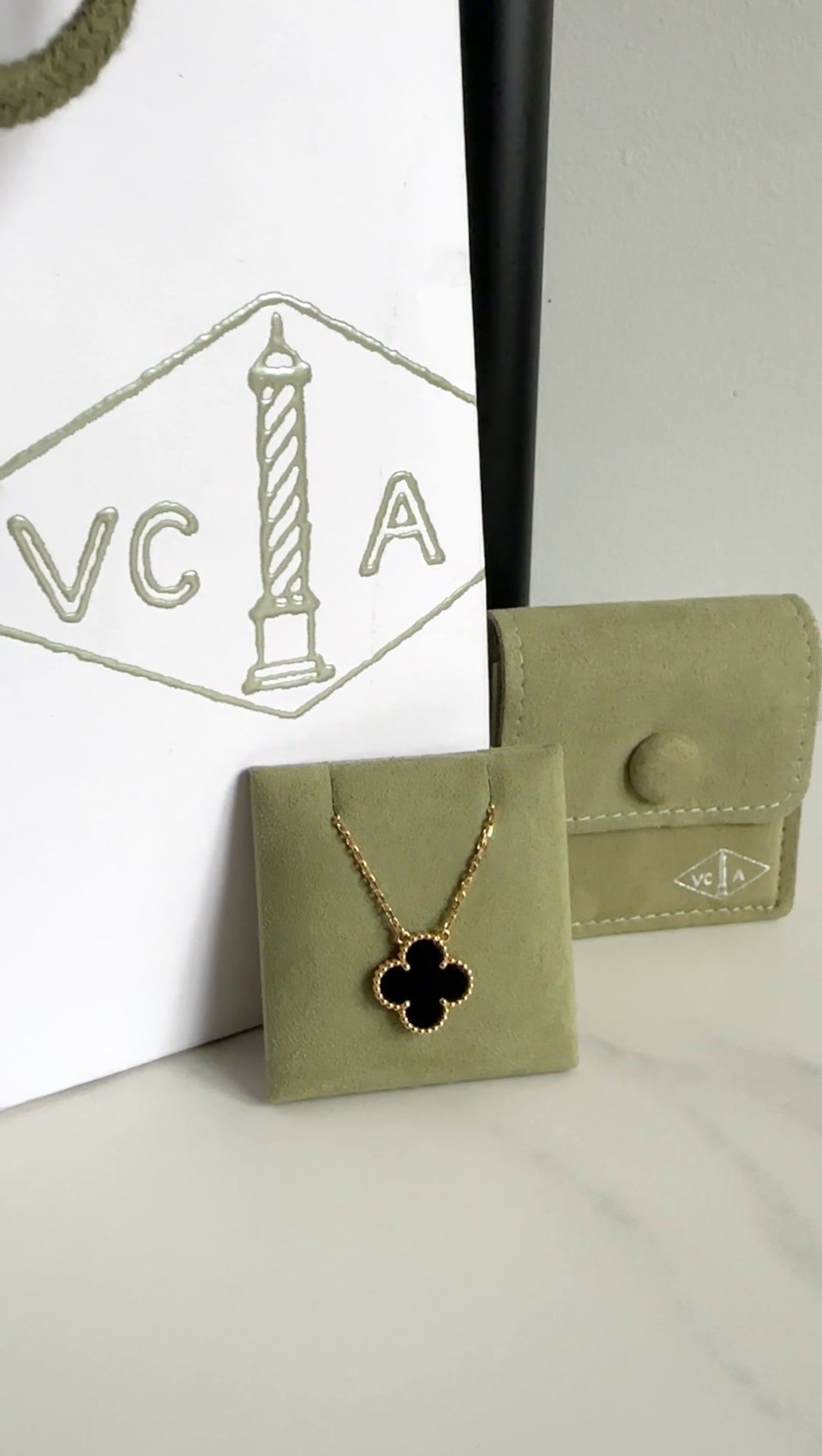 Van Cleef & Arpels 18k Yellow Gold Onyx Vintage Alhambra Pendant Necklace