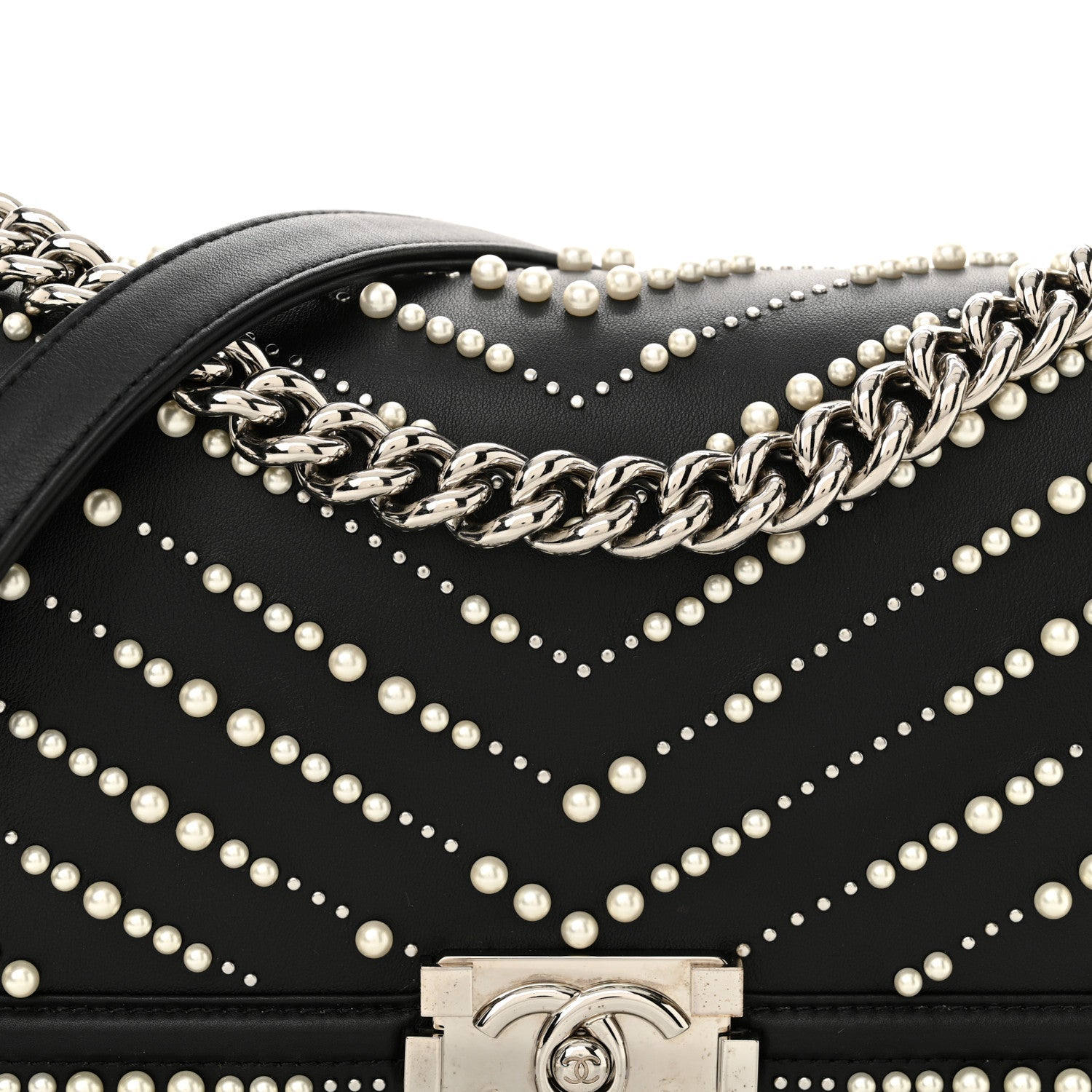 Calfskin Pearl Chevron Medium Boy Flap Black