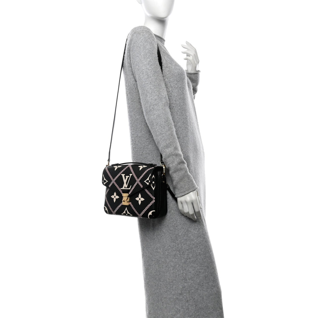 Empreinte Monogram Giant Broderies Pochette Metis Black