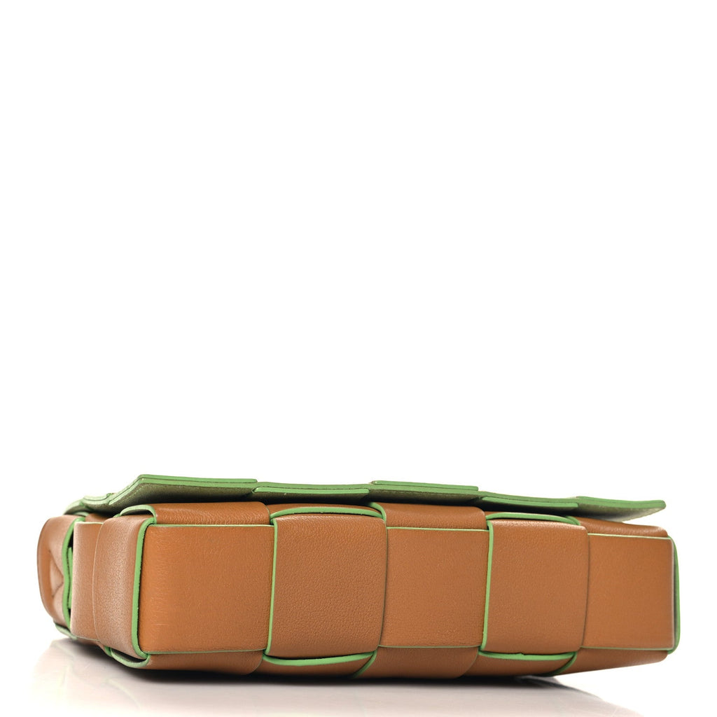 Buffalo Maxi Intrecciato Cassette Bicolor Crossbody Bag Caramel Pistachio