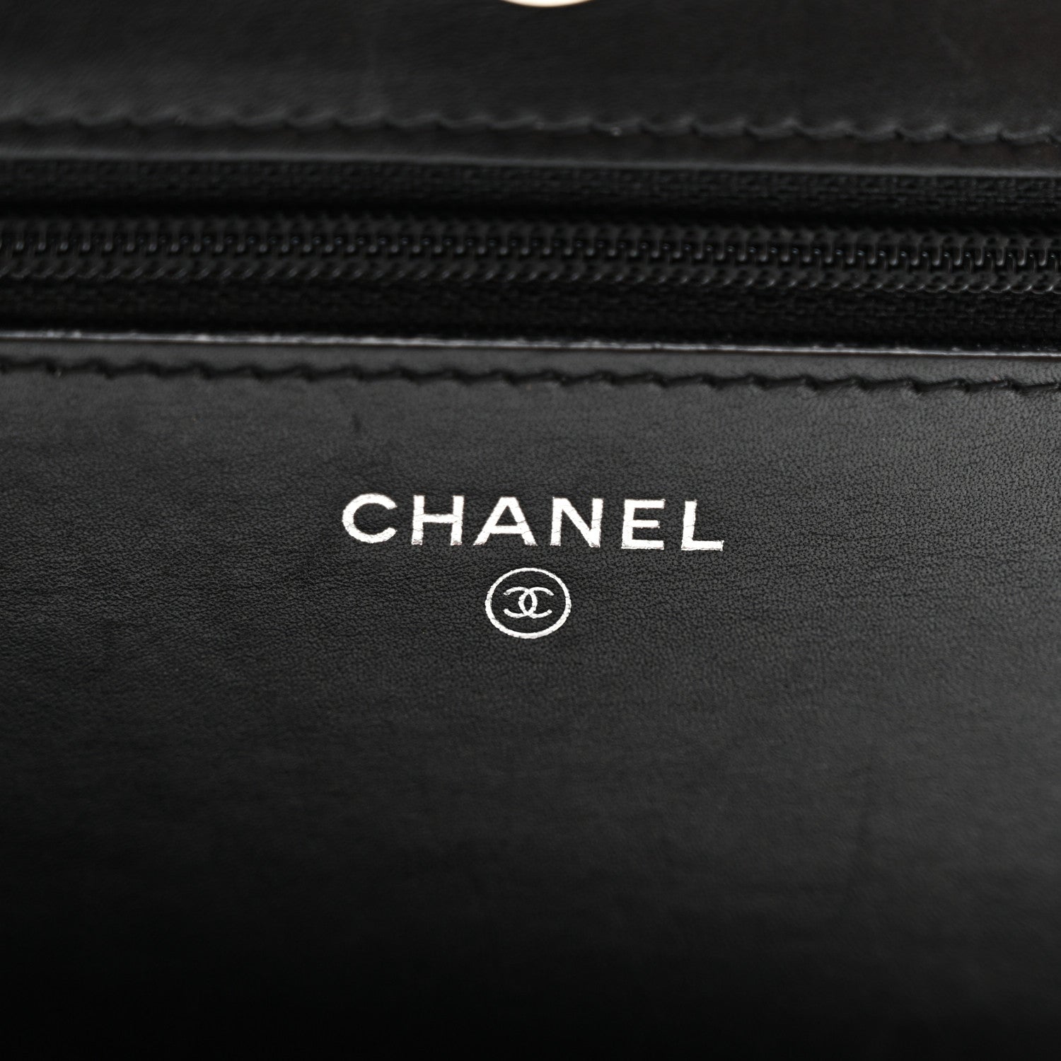 Calfskin Chain 20s Signe Wallet on Chain WOC Black