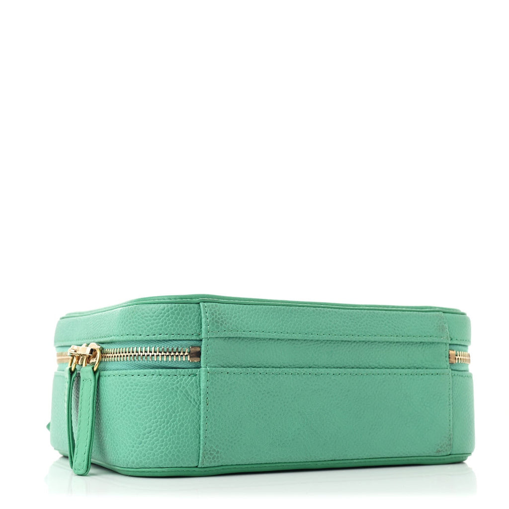 Caviar Quilted Medium CC Filigree Vanity Case Green