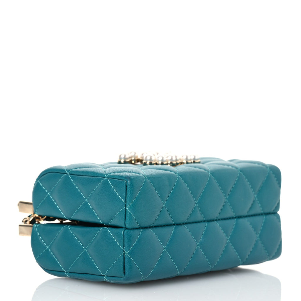 Lambskin Quilted Pearl CC Vanity Case Green