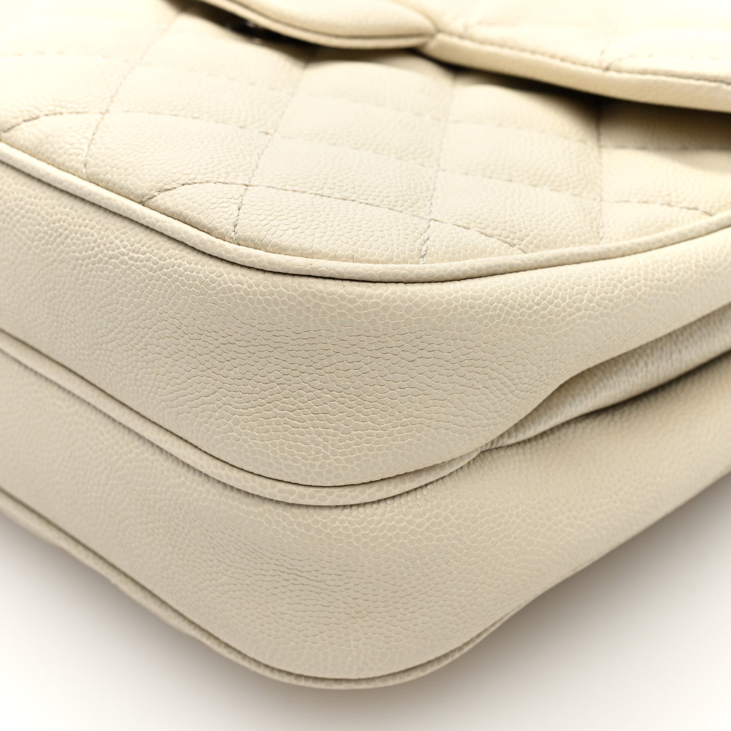 Caviar Quilted Medium Urban Companion Flap White