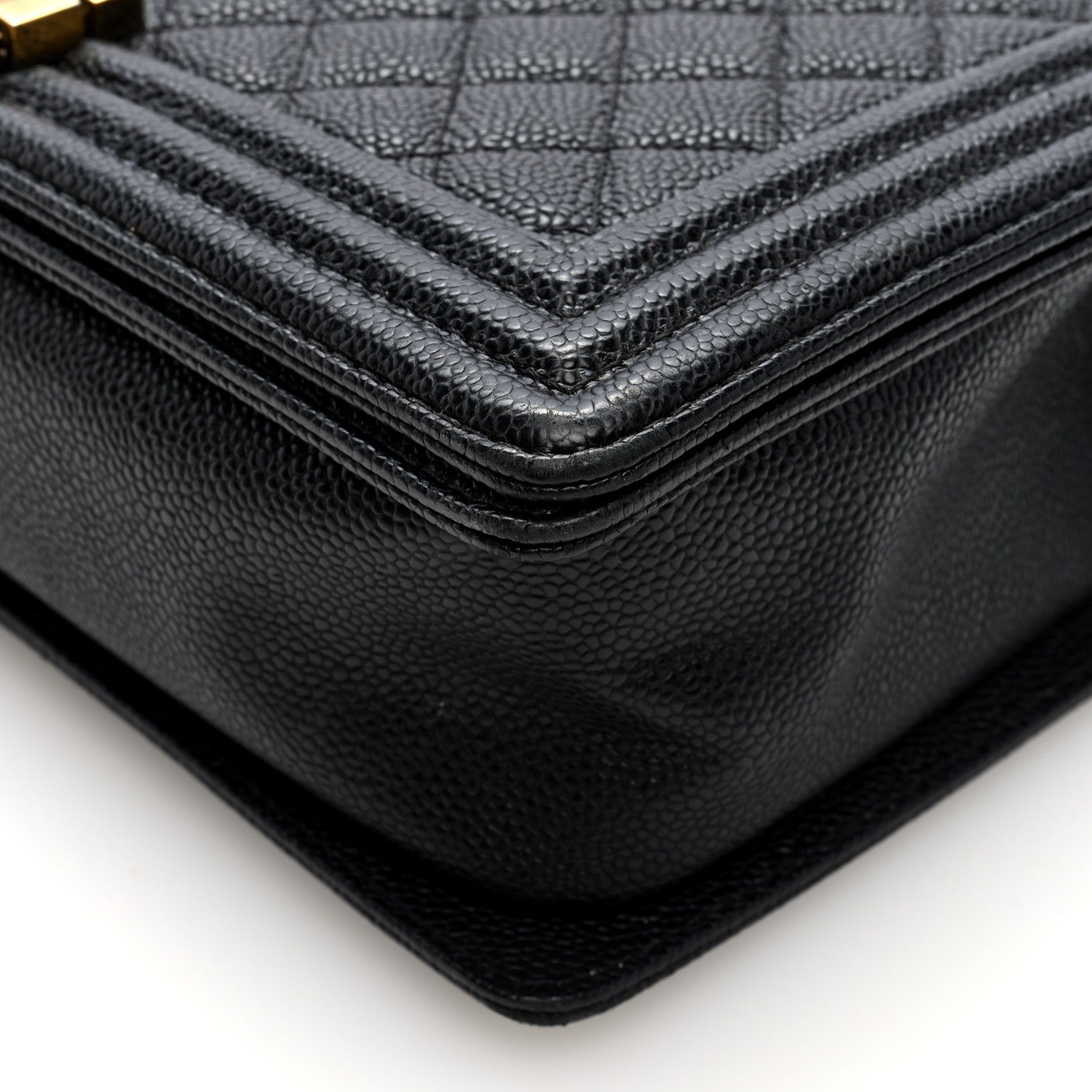 Caviar Quilted New Medium Boy Flap Black