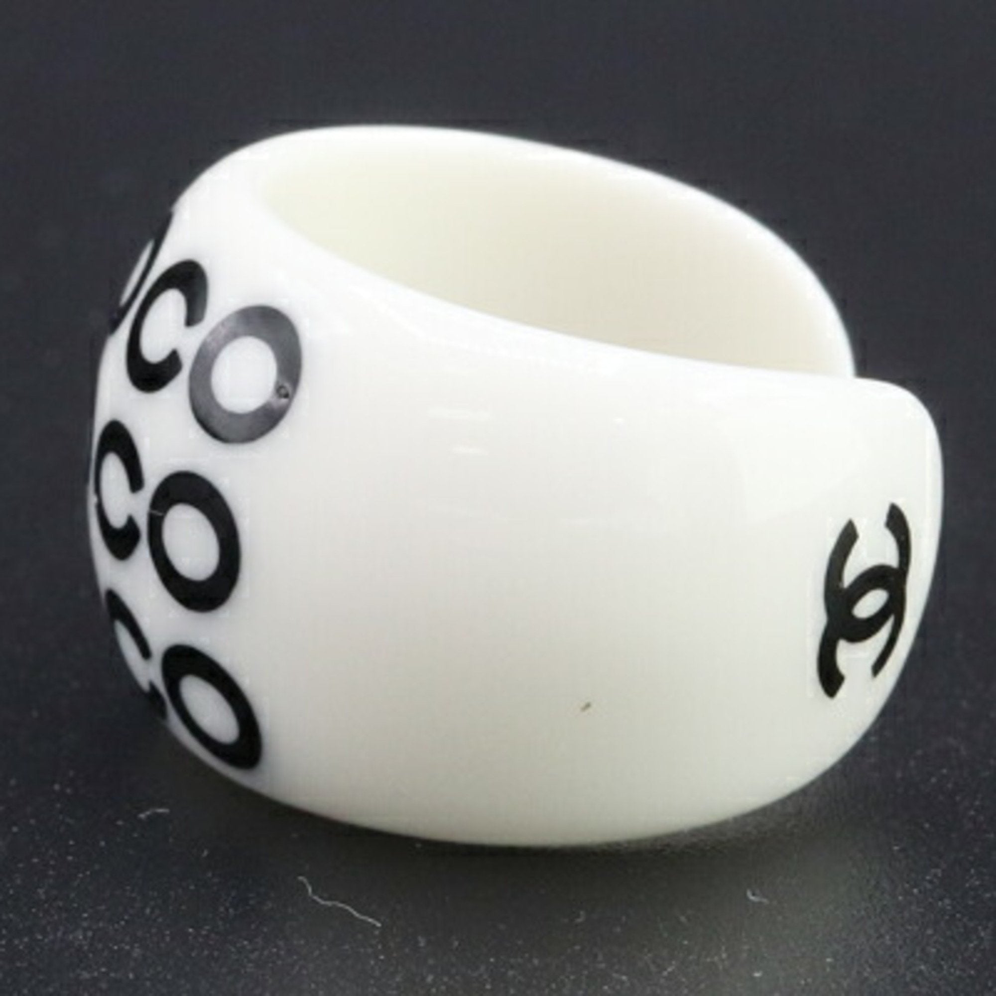 Ring Plastic Black Ivory