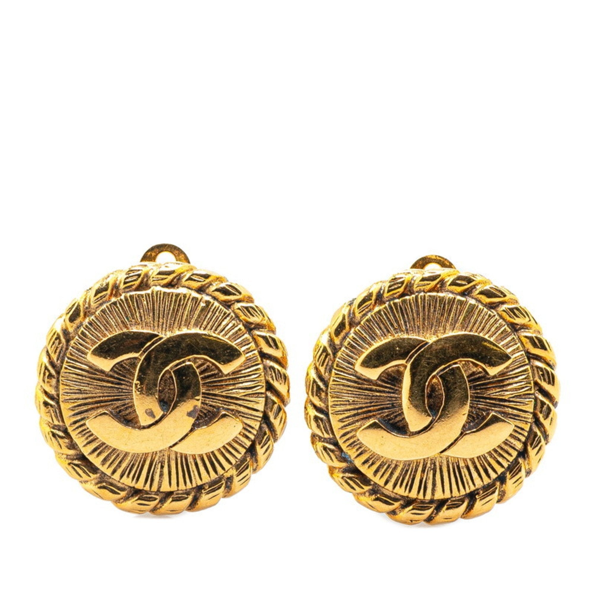 CC Logo Round Clip-On Earrings Metal Gold-Tone Metal