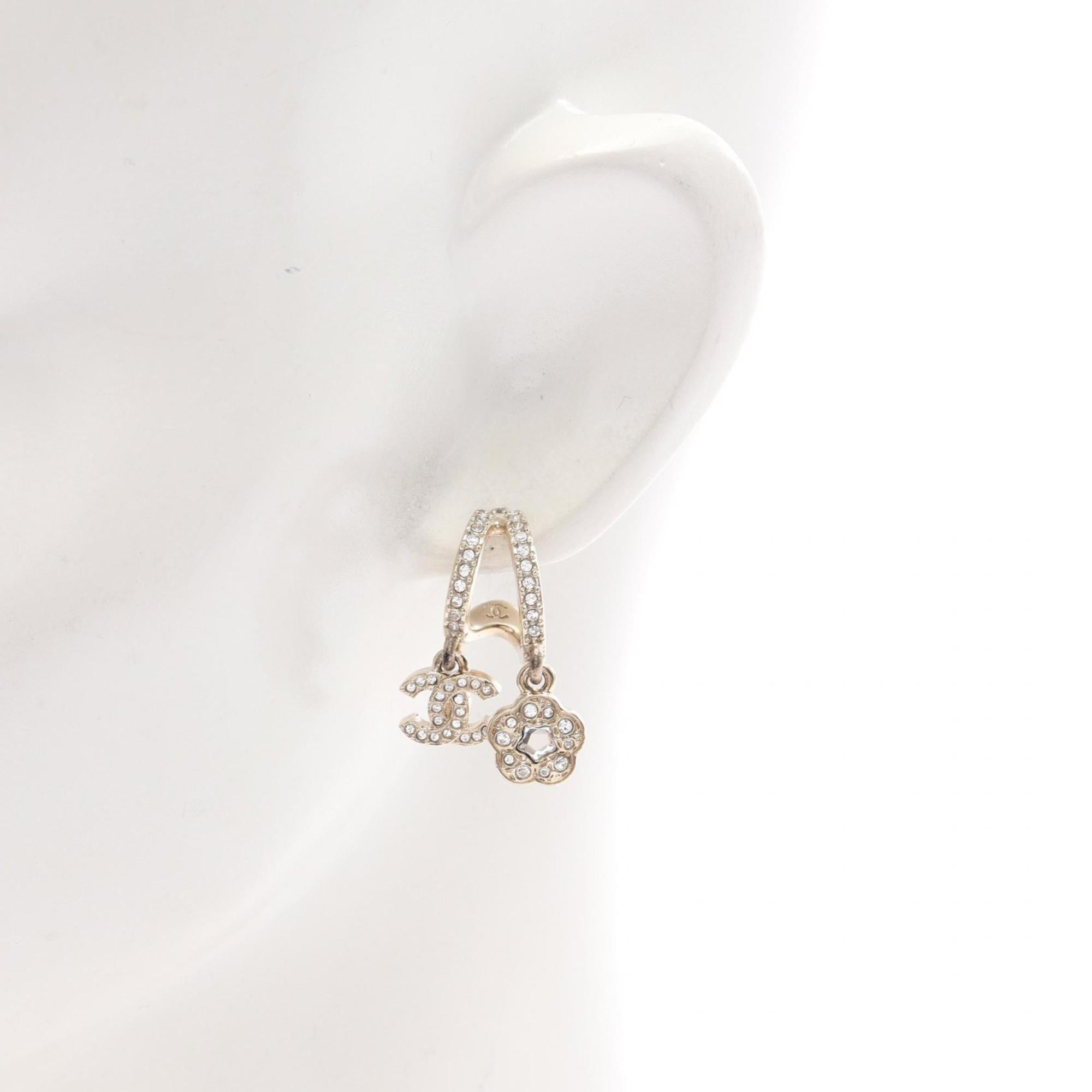 CC Logo Hoop Flower Earrings Metal Gold-Tone Metal