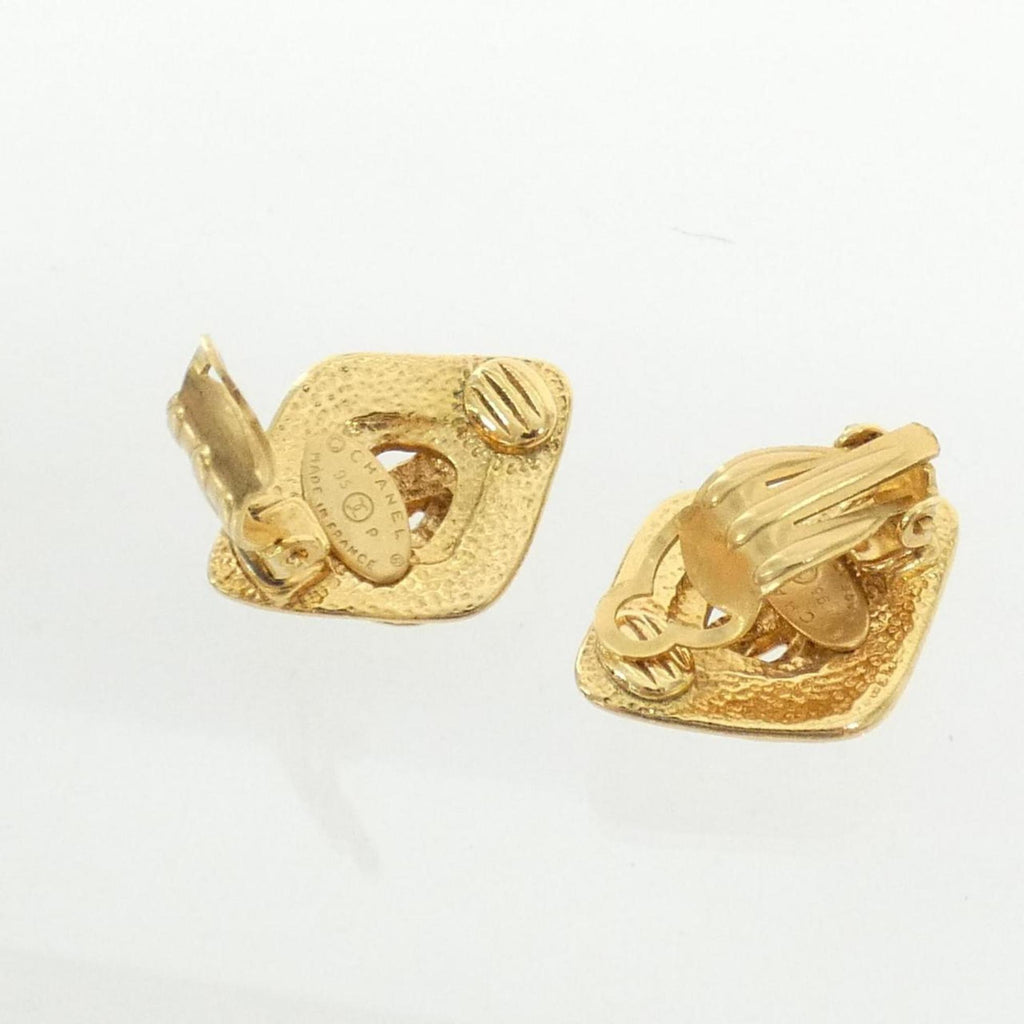 Vintage Clip-On Earrings Clip-On Gold-Tone Metal