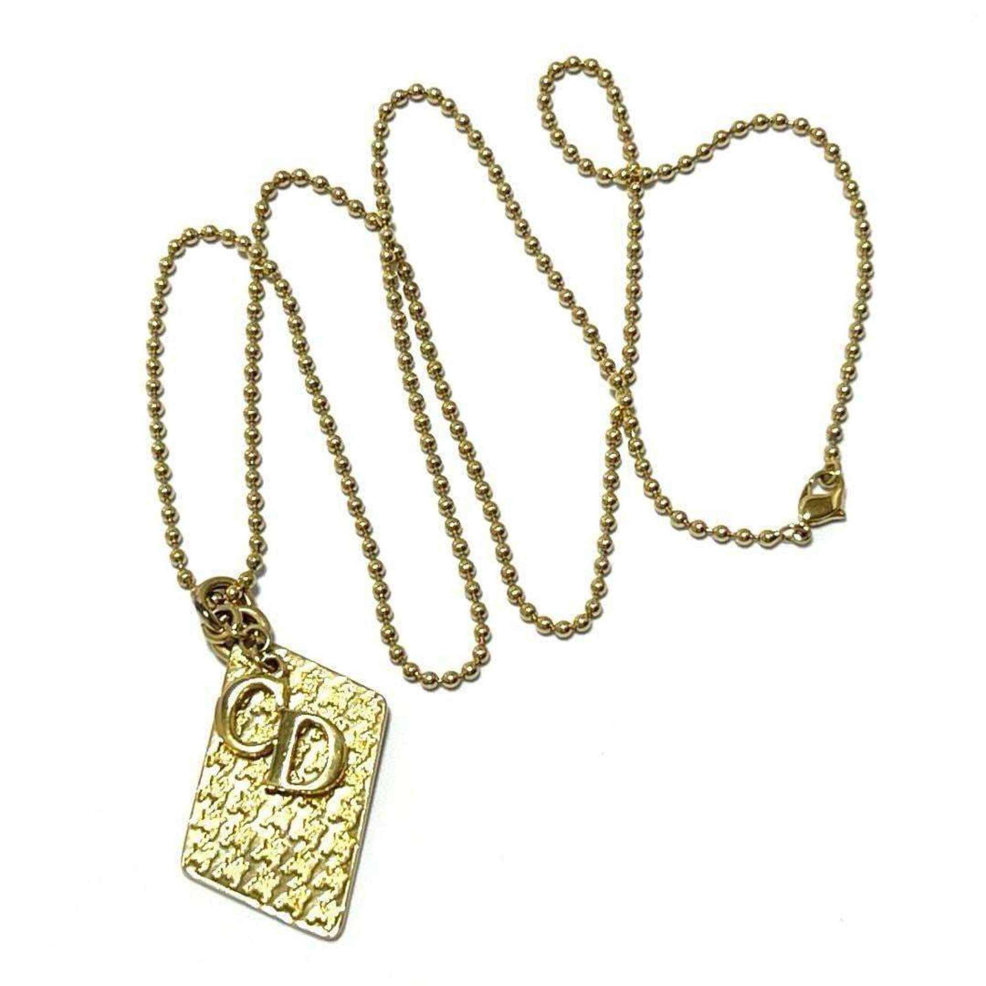 Pendant Necklace Metal