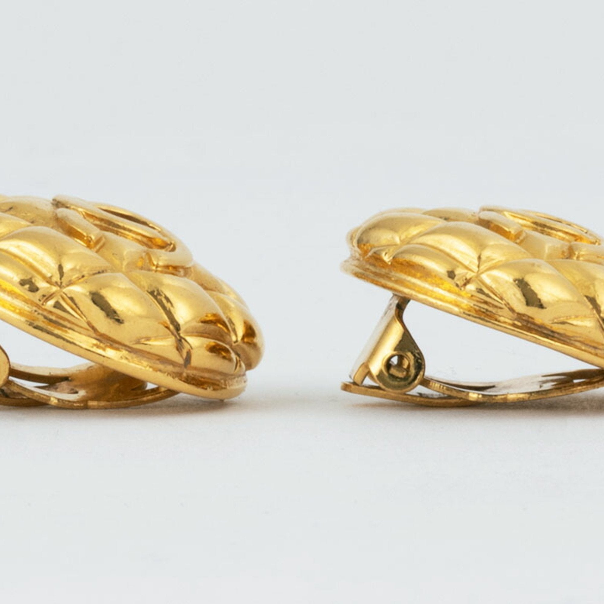 Matelasse Round Clip-On Earrings Metal Gold-Tone Metal