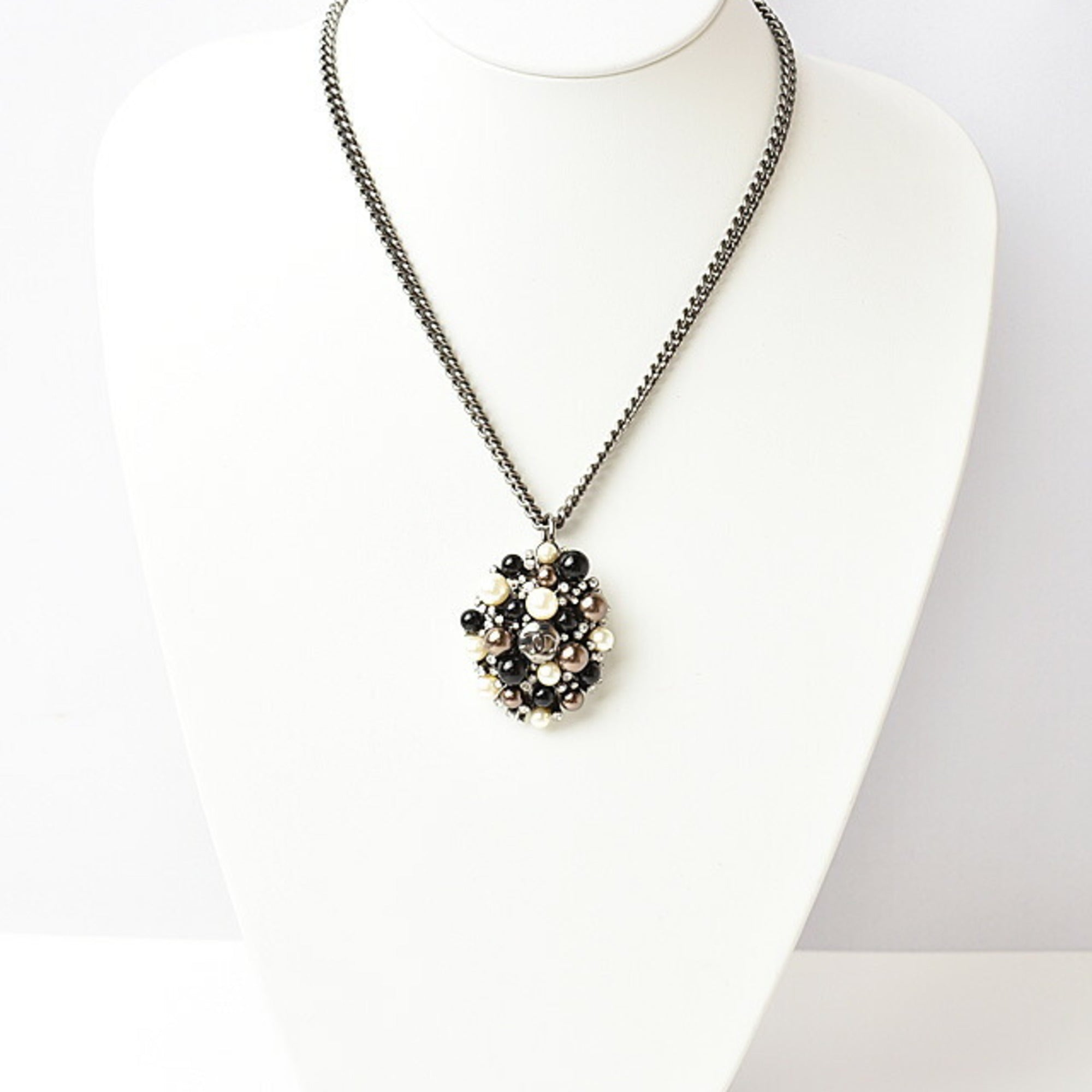 Pendant Necklace With Artificial Pearl and Resin and Rhinestone Silver