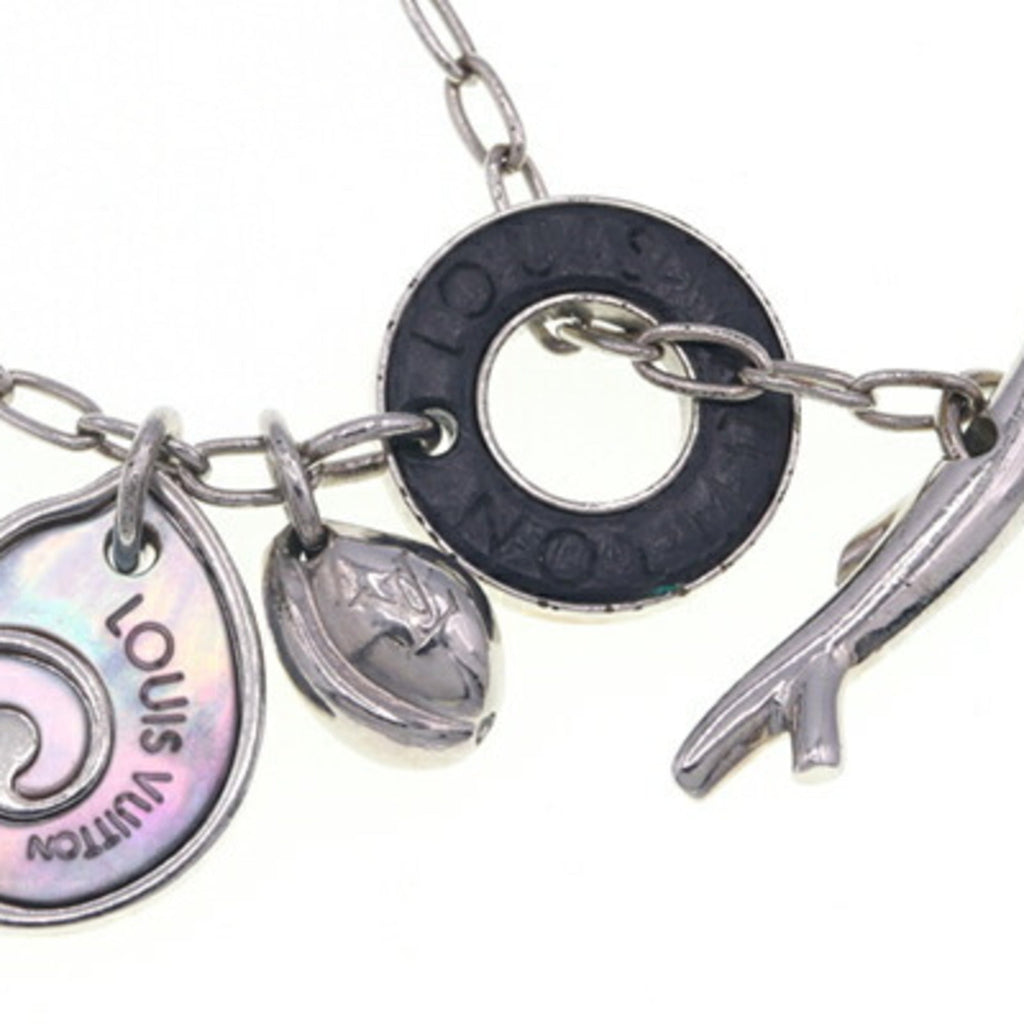 Pendant Necklace Metal and Shell Black and Silver