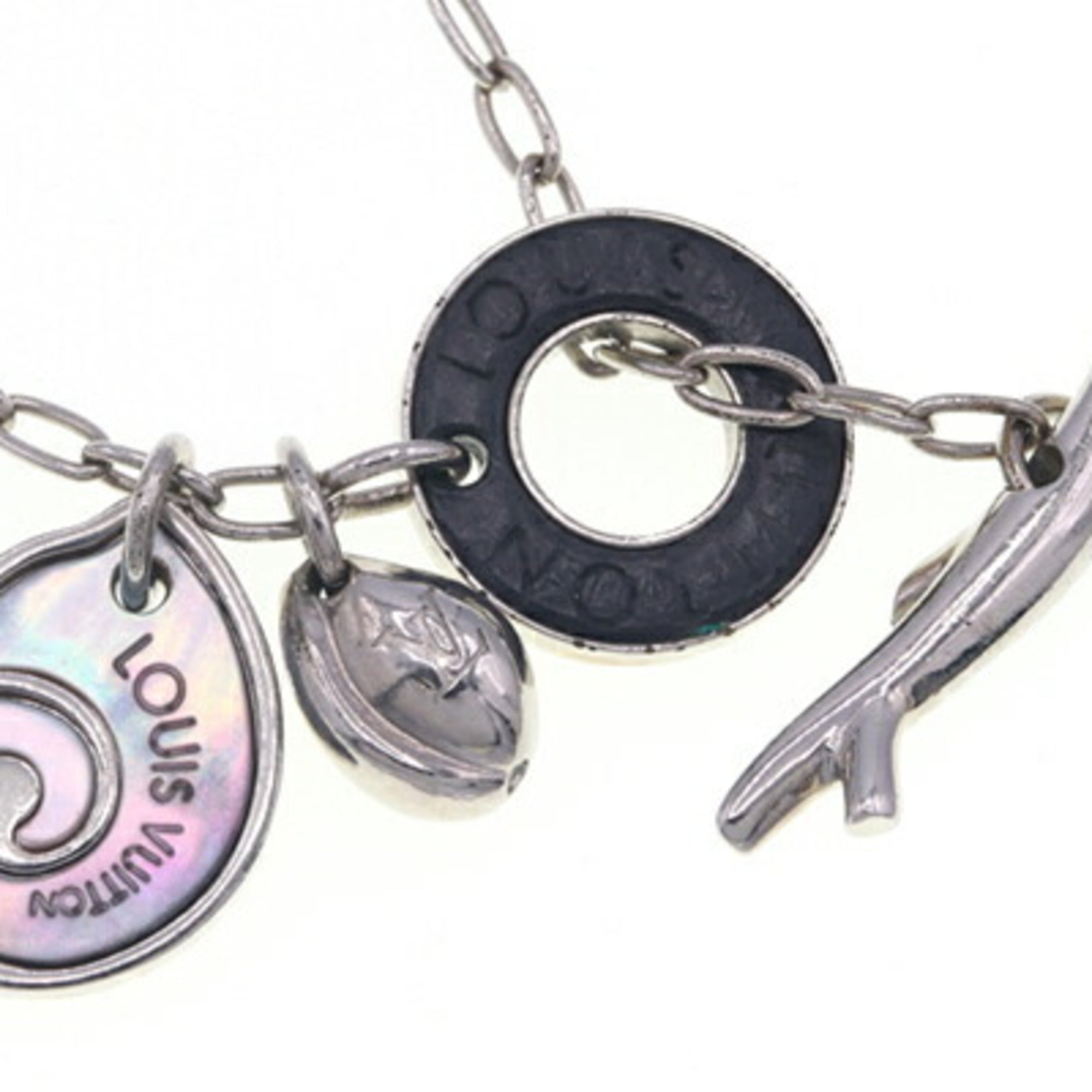 Pendant Necklace Metal and Shell Black and Silver