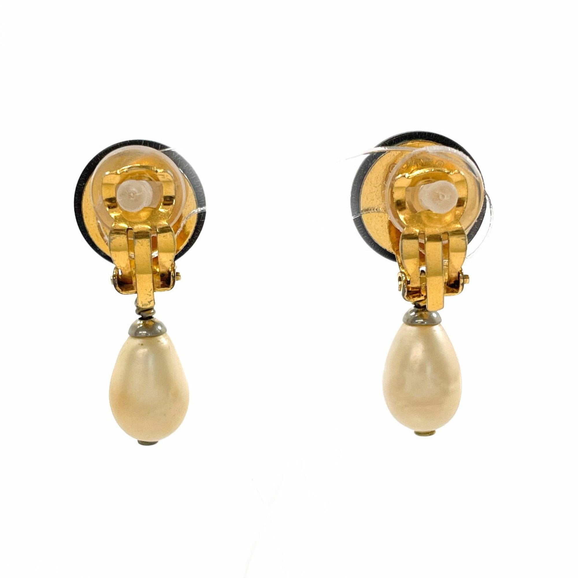 CC Logo Clip-On Earrings Metal Gold-Tone Metal