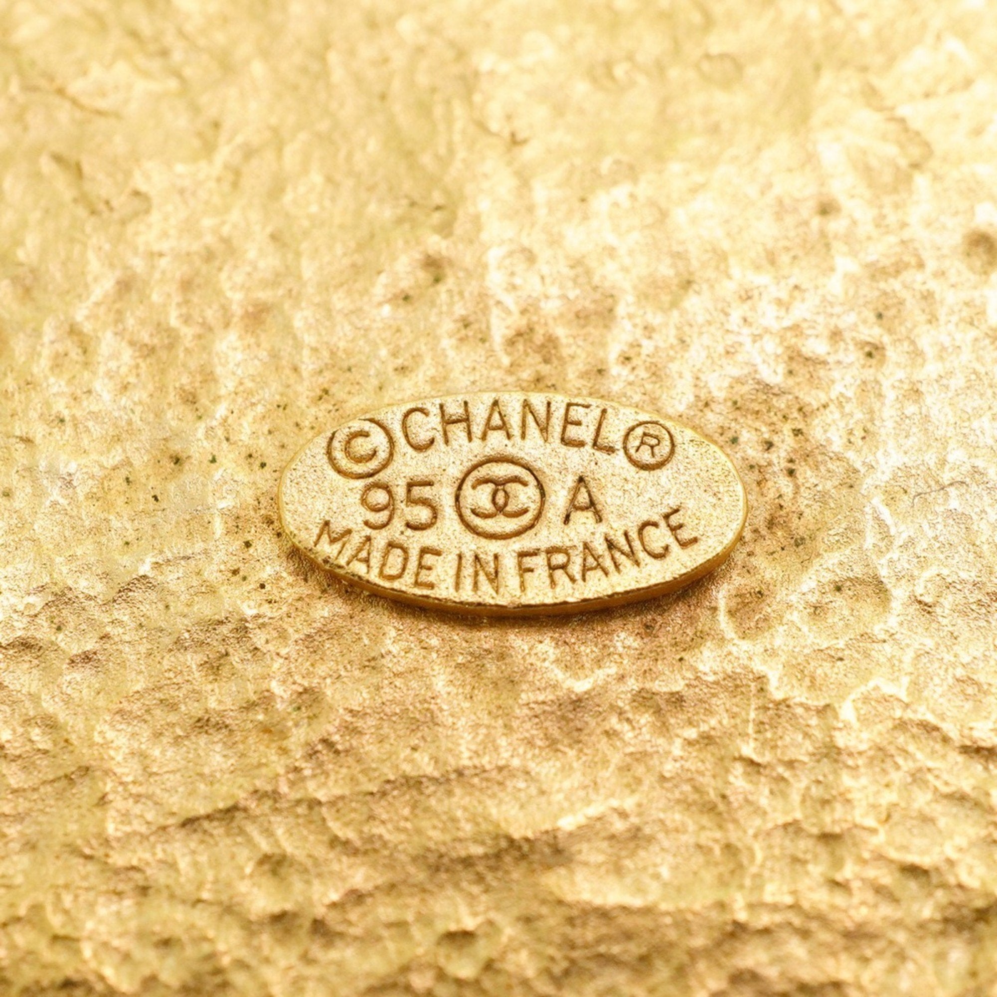 CC Logo Circle Brooch Metal