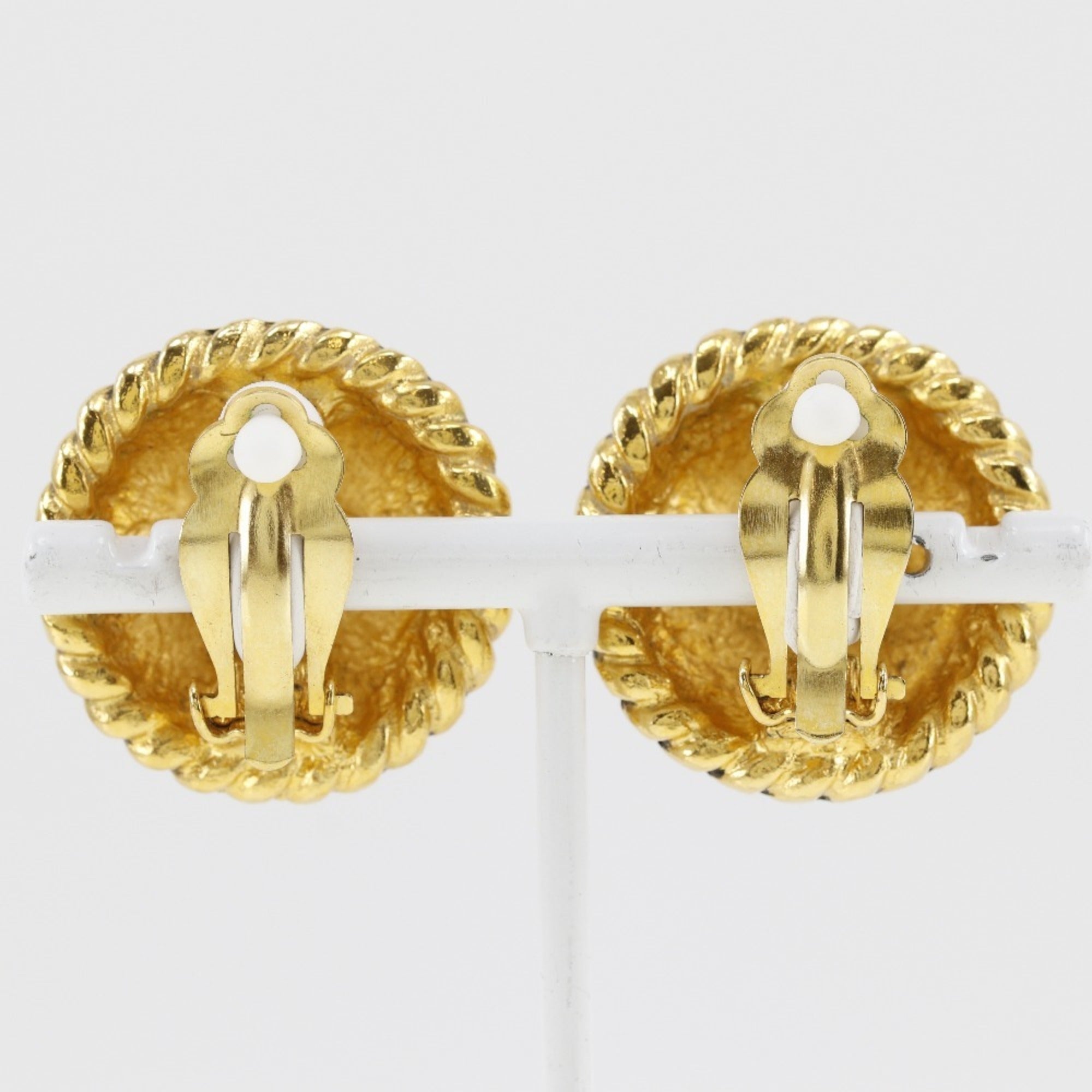 CC Logo Clip-On Earrings Metal Gold-Tone Metal