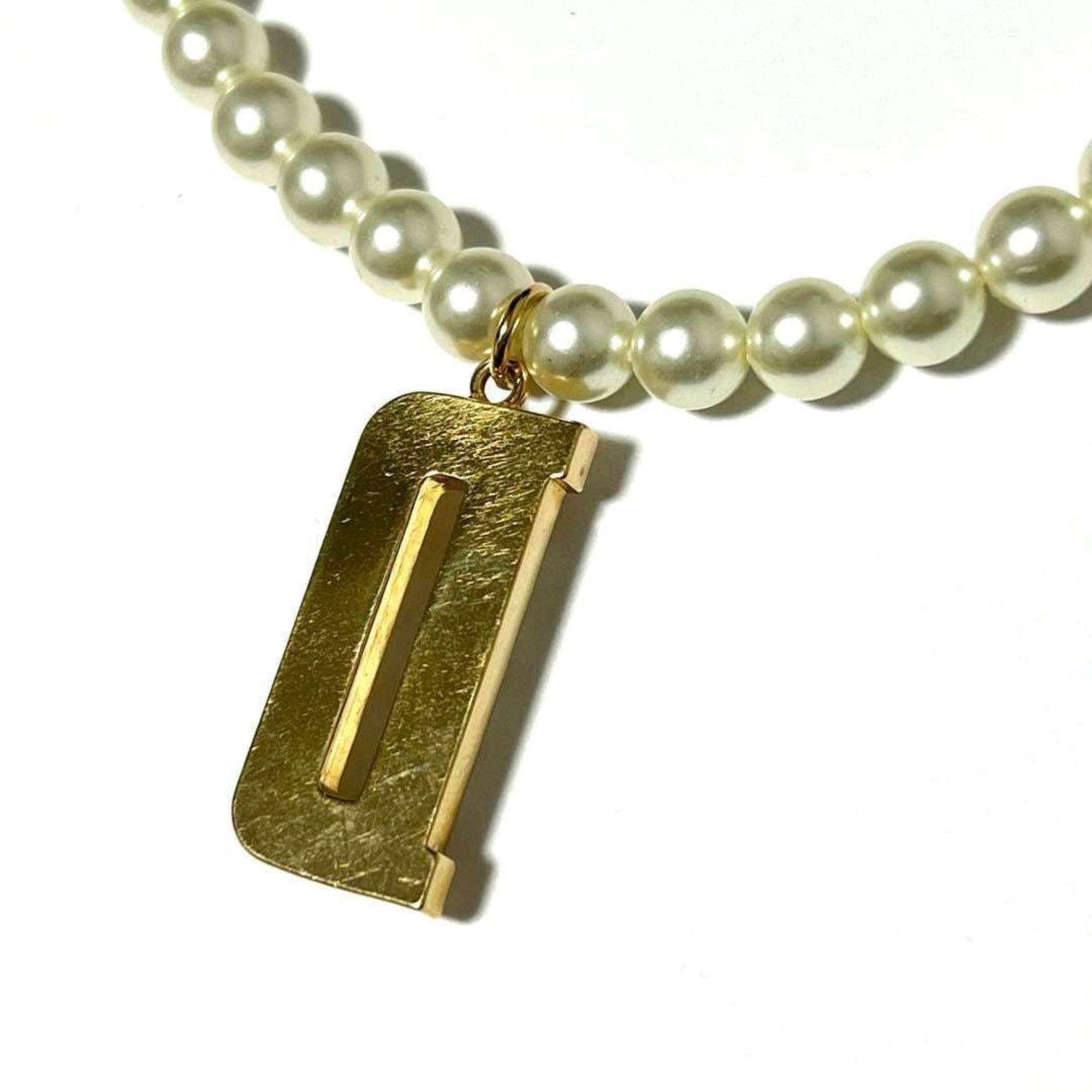 Pendant Necklace Metal with Faux Pearl