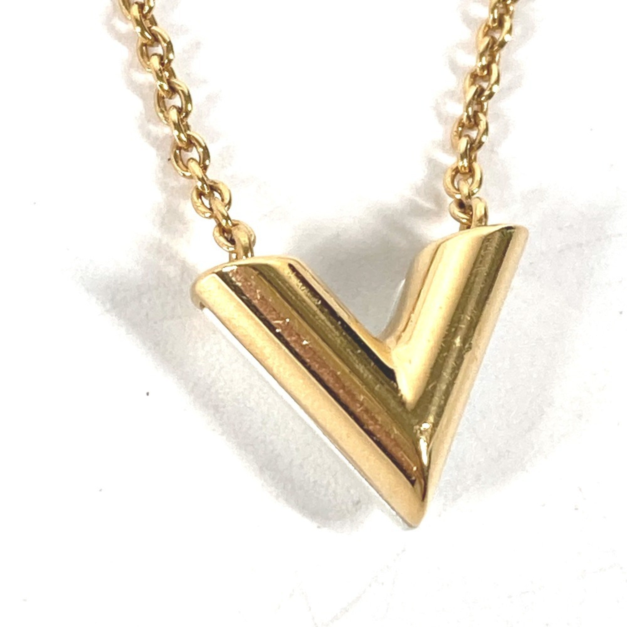 Essential V Pearl Pendant Necklace Gold Metal