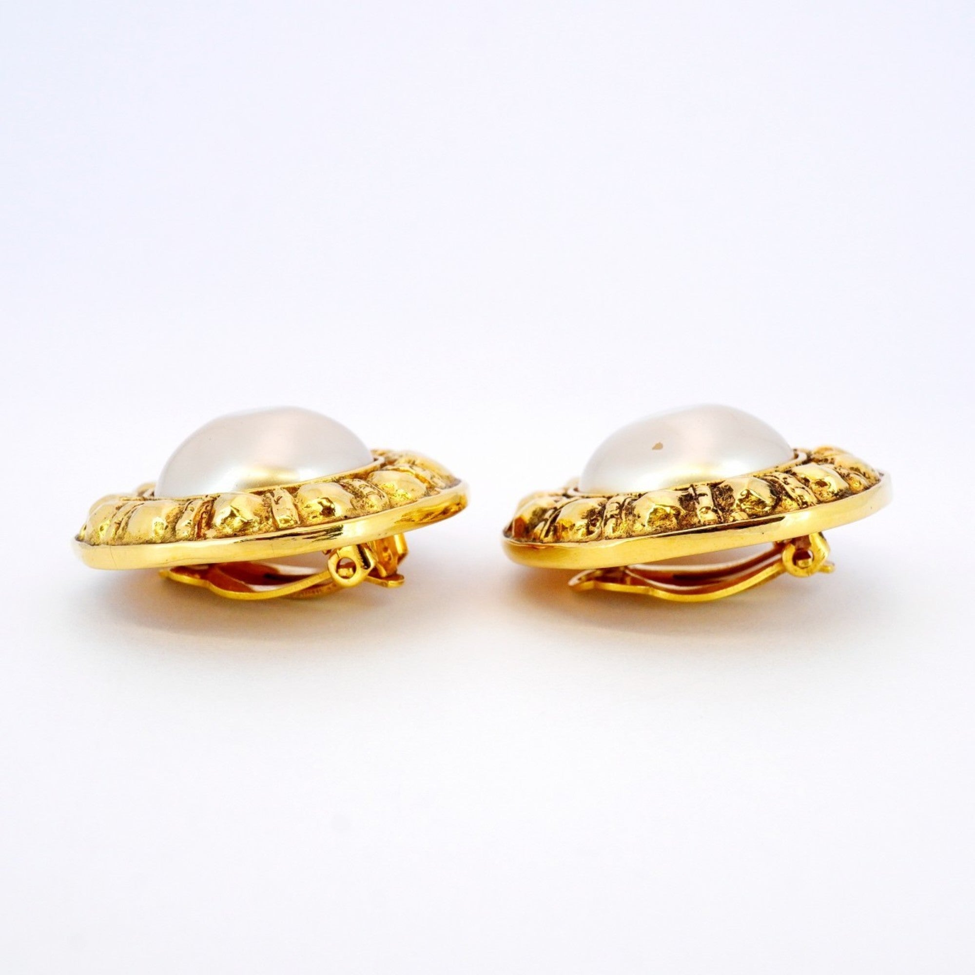 Clip-On Earrings Pearl Clip-On Gold-Tone Metal