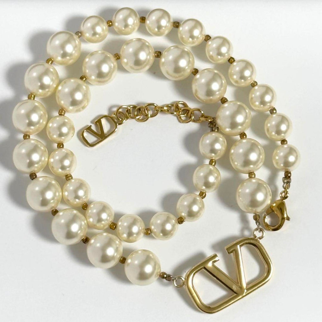 V Pendant Necklace Artificial Pearl and Metal
