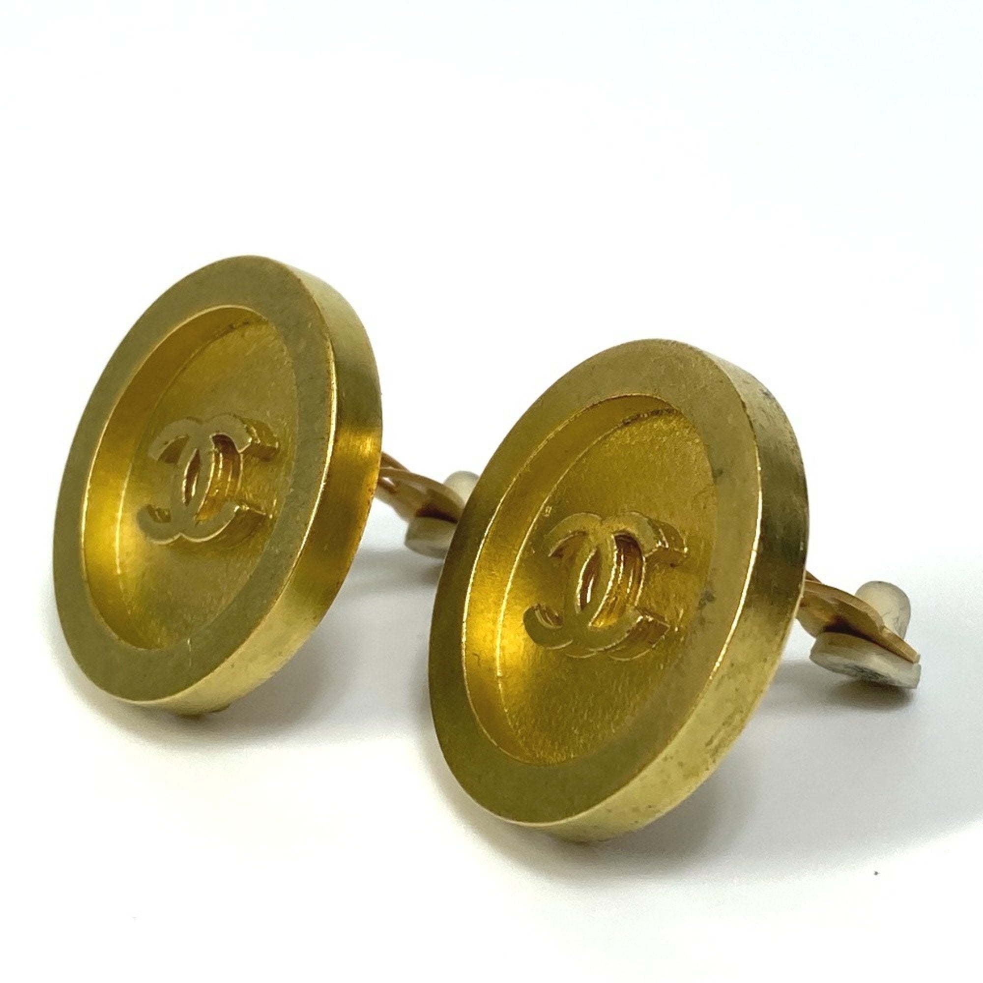 CC Logo Circle Clip-On Earrings Metal Gold-Tone Metal