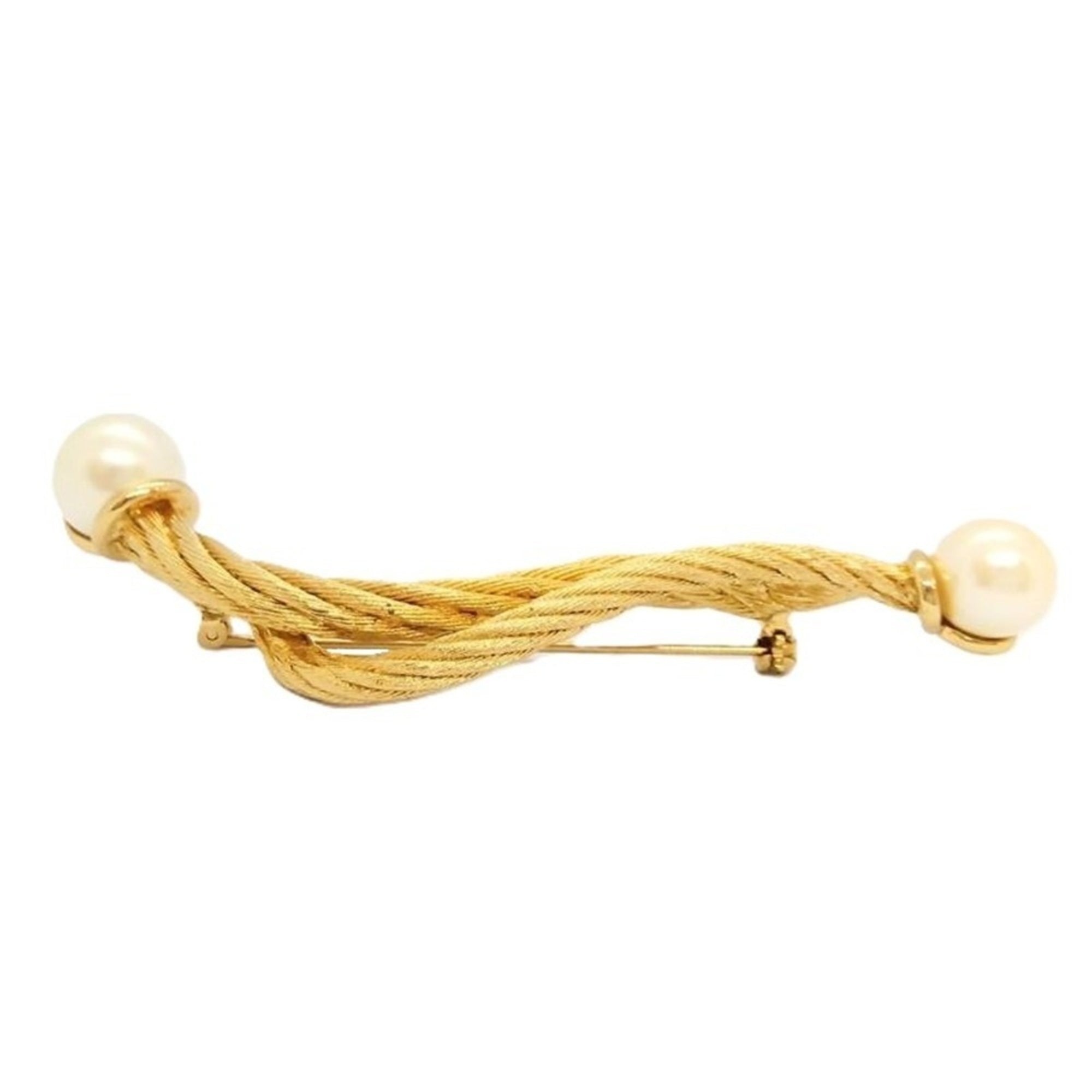 Brooch With Fake Pearl