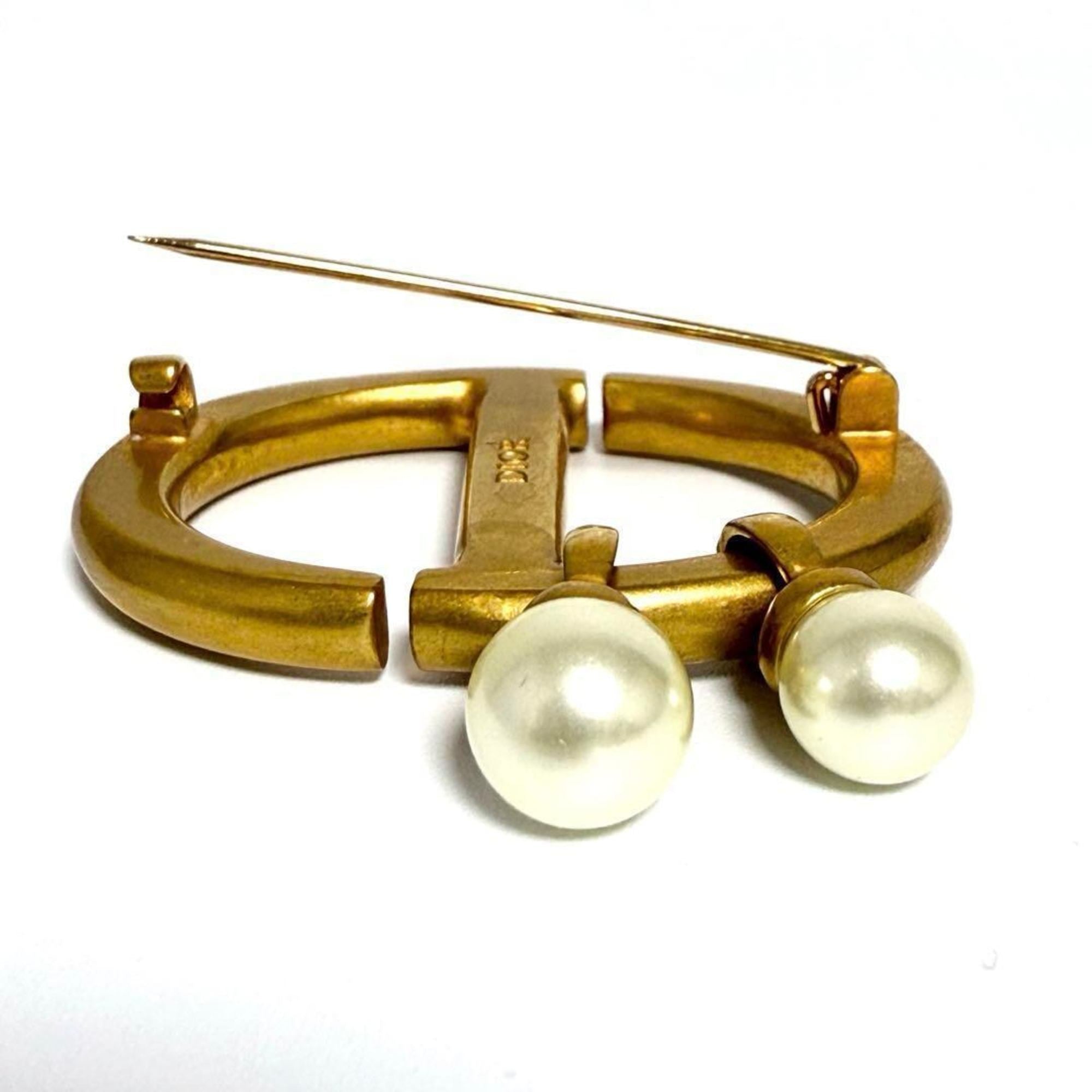 Brooch Metal