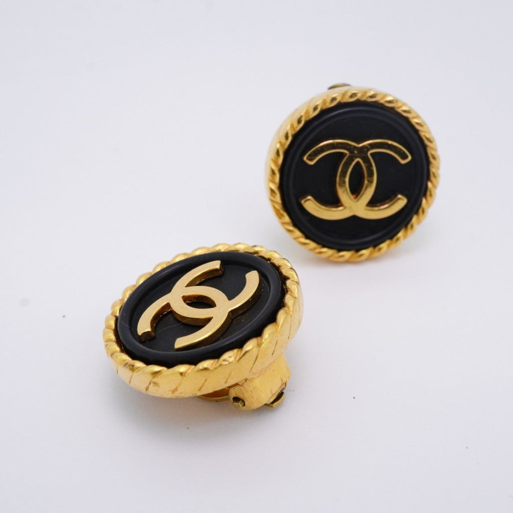 CC Logo Circle Clip-On Earrings Metal Gold-Tone Metal