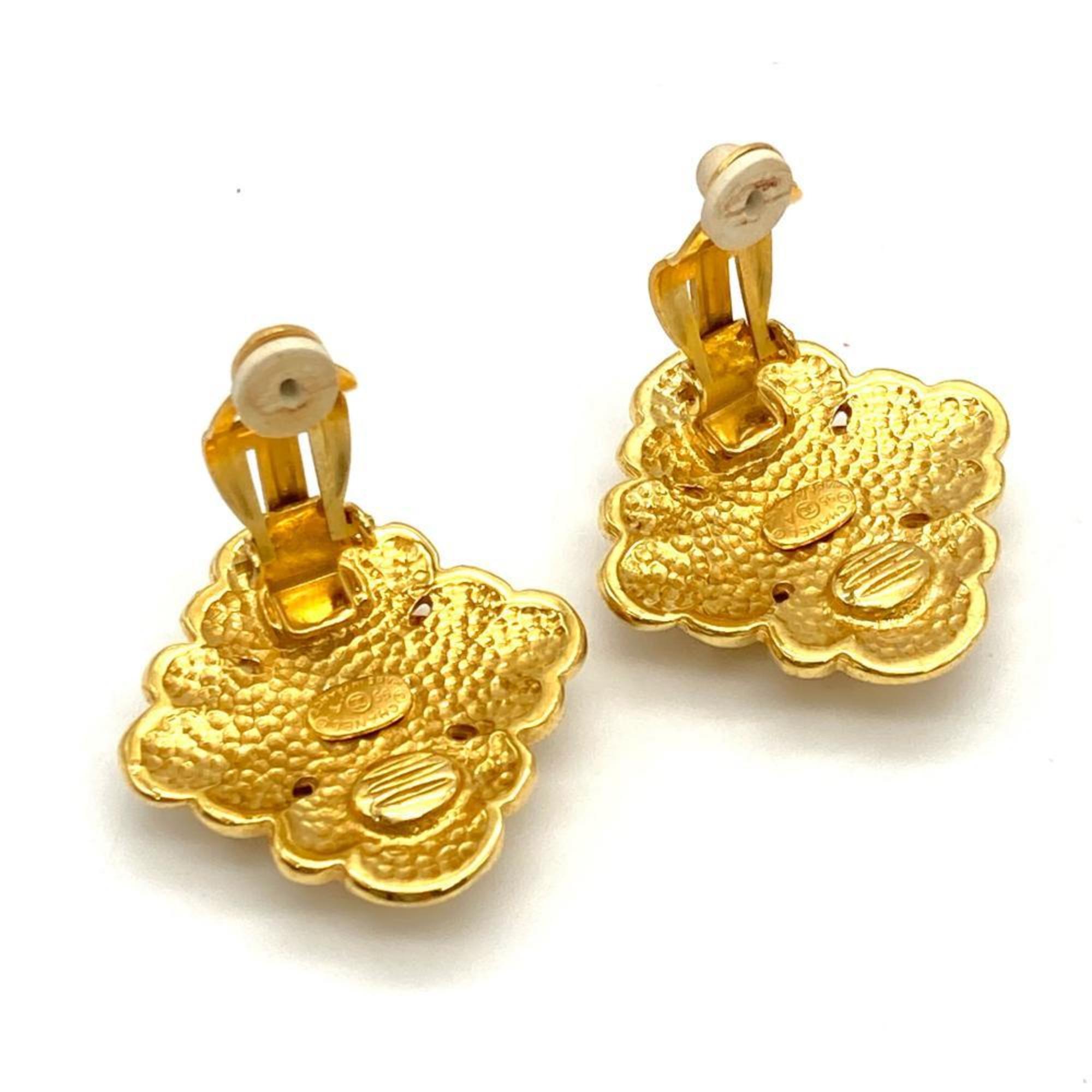 CC Logo Clover Clip-On Earrings Metal Gold-Tone Metal