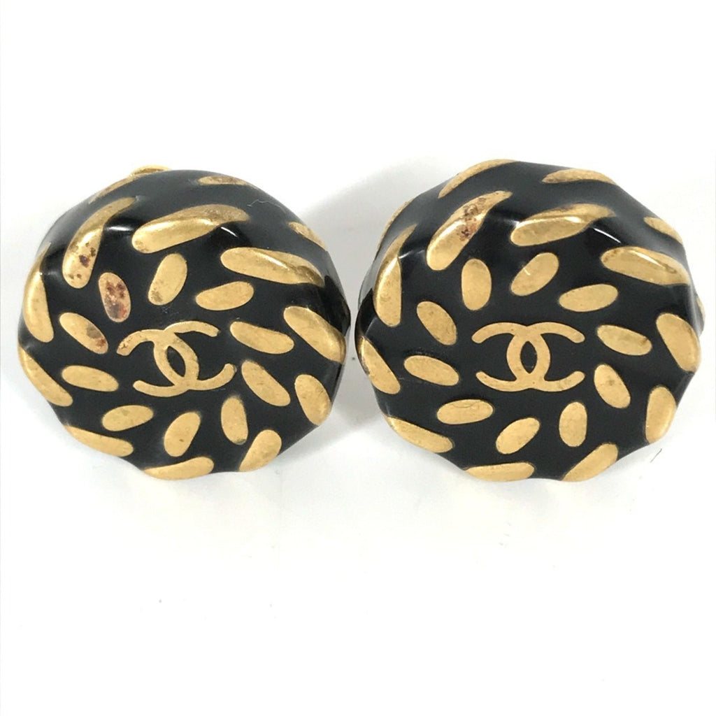 CC Logo Round Clip-On Earrings Metal Gold-Tone Metal