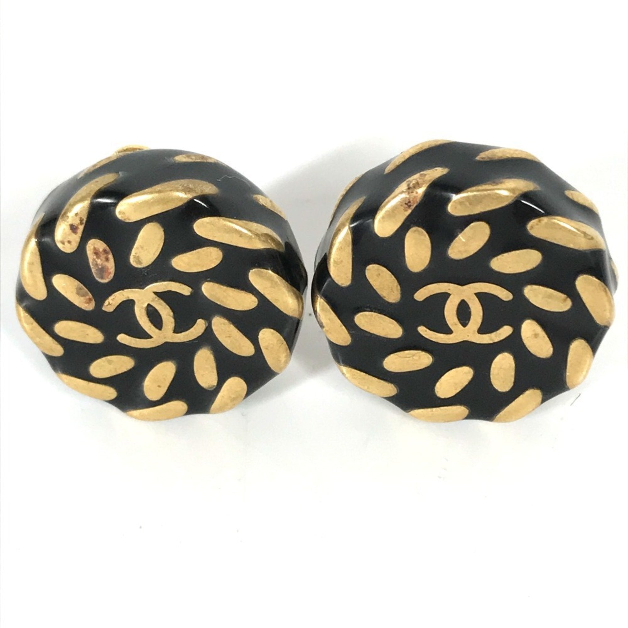 CC Logo Round Clip-On Earrings Metal Gold-Tone Metal